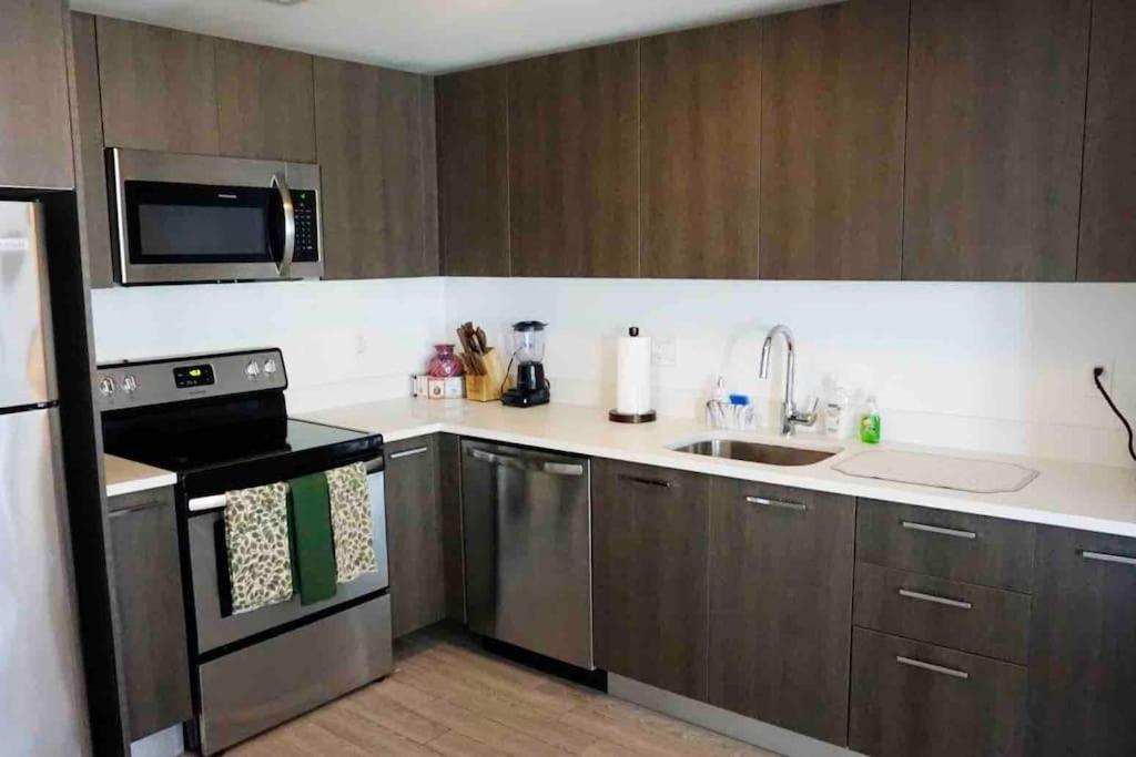 Luxury 2br Corner Downtown Mia *