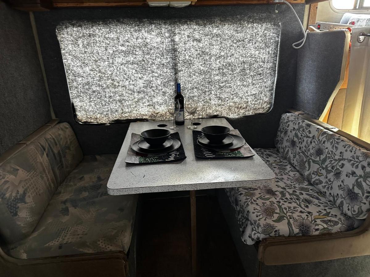 Luxury tent Studio Black Castle Rv