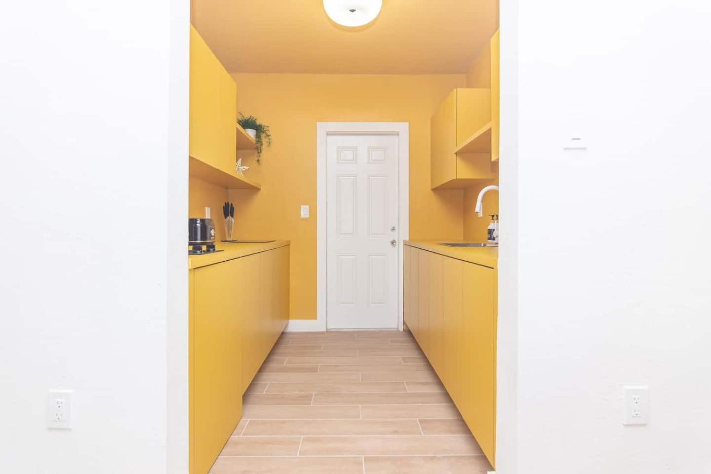 Large Stylish In El Portal #3 * Miami