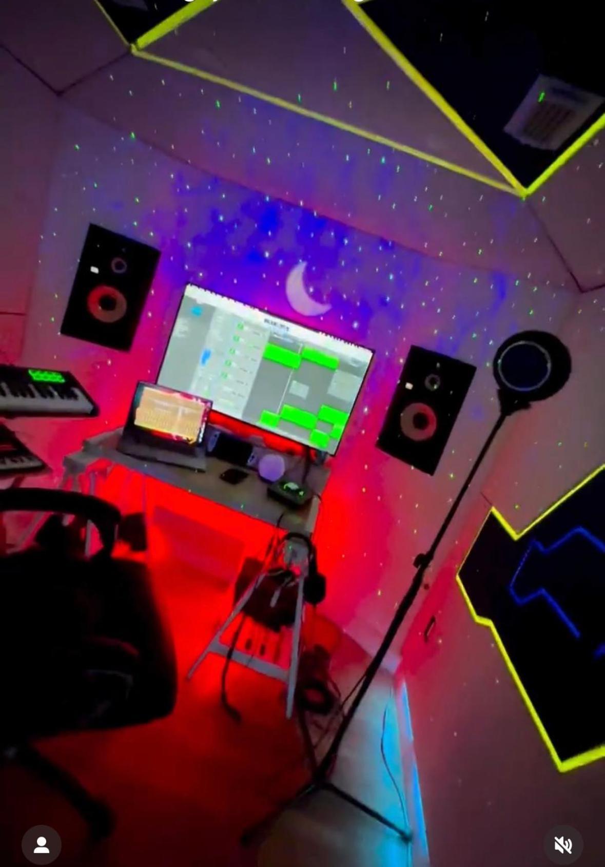 Studio Black Castle Rv Luxury tent Miami