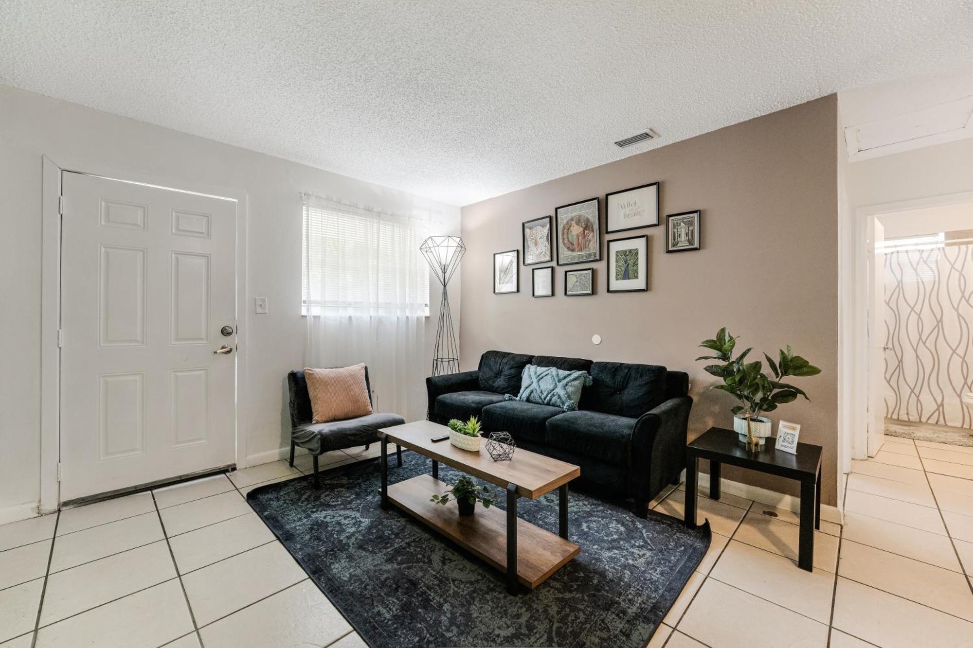 Apartment Bright & Cozy 2br Walk To Brickell & Calle 8 *