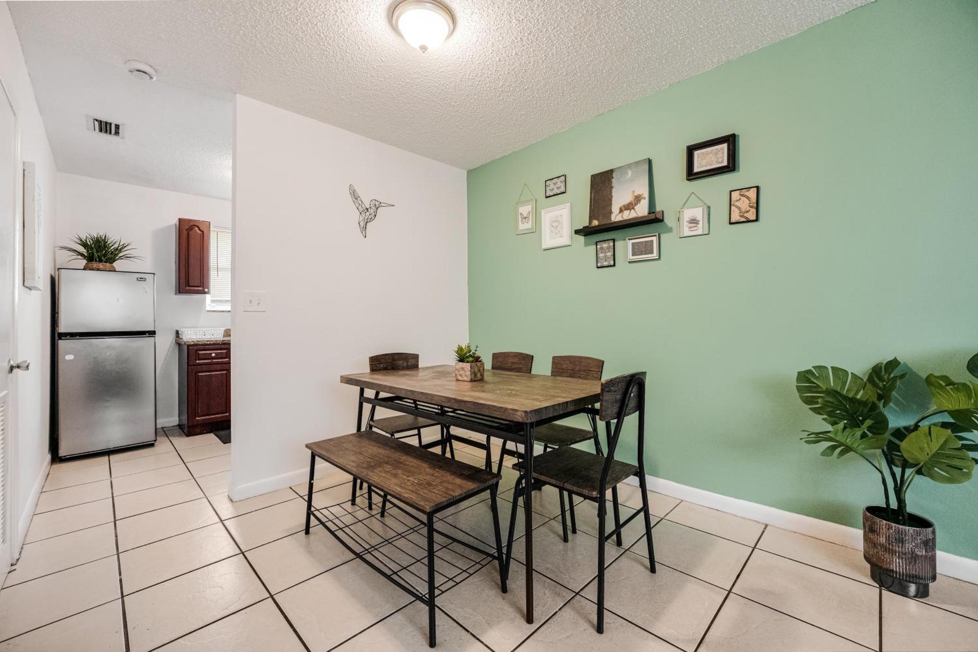 Stylish 2br Escape In Close To Downtow