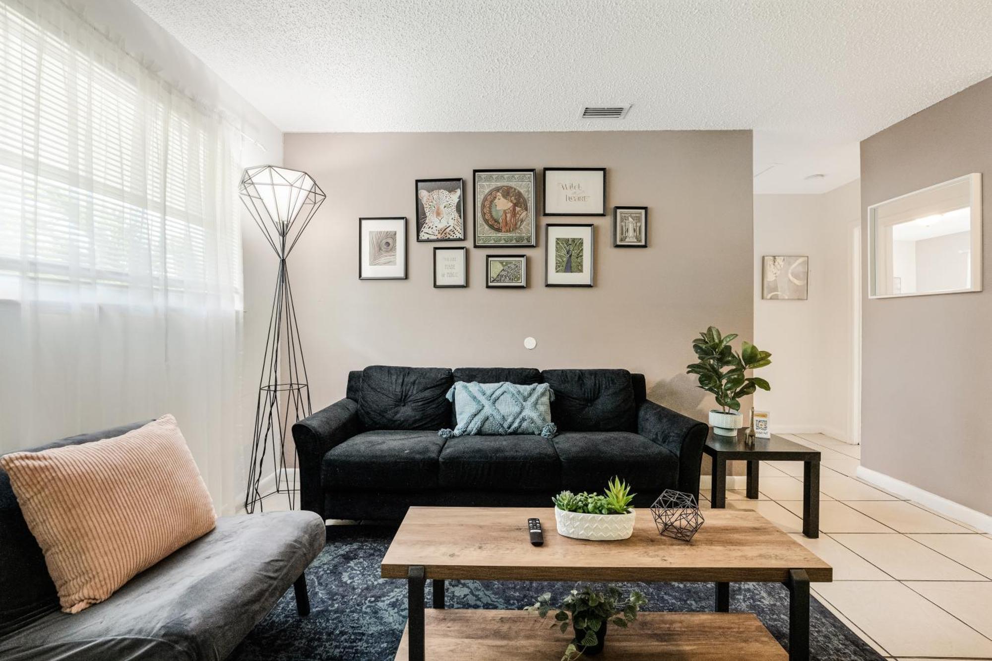 Stylish 2br Escape In Close To Downtow Miami