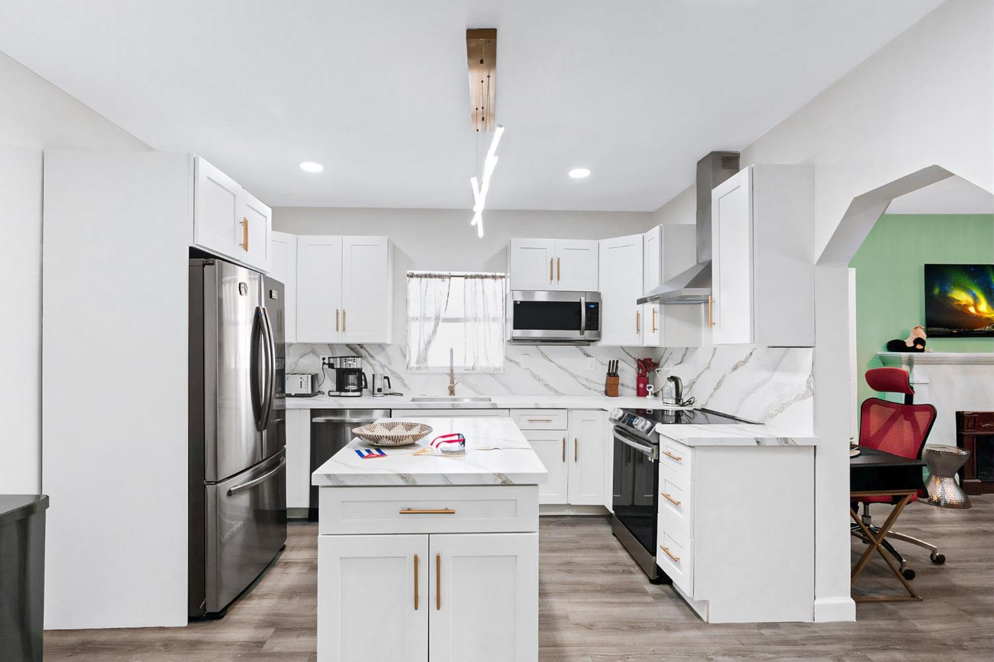 New! Havana Nights ! Walk To Calle Ocho! Apartment *