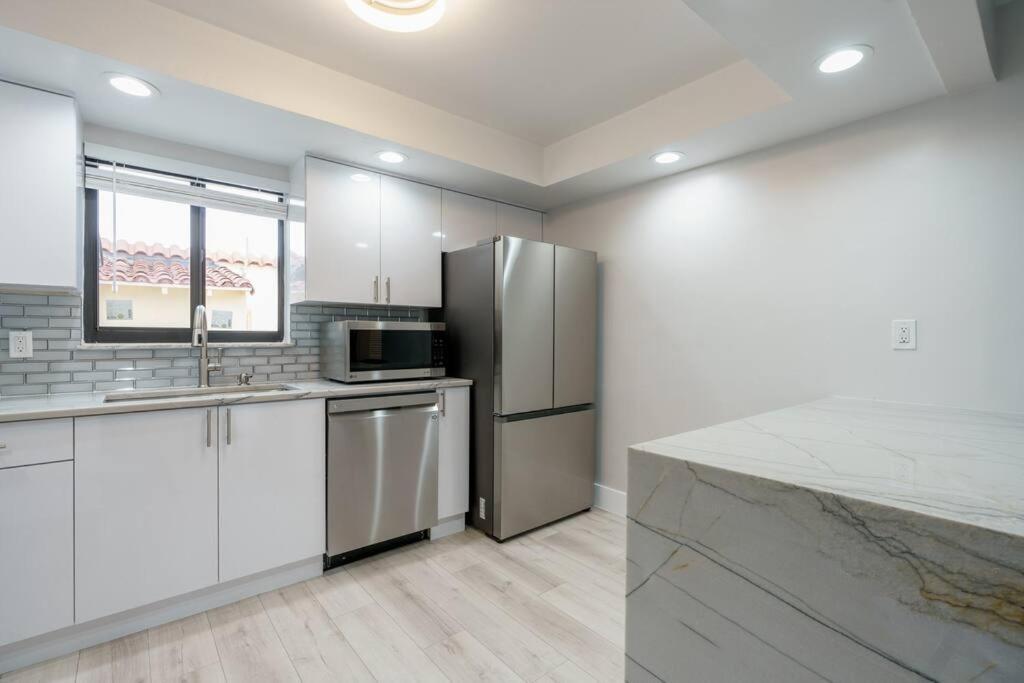 New! & Calle Ocho Simpson's Funhouse! Apartment Miami