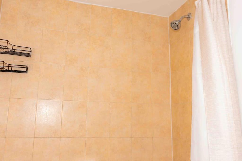 Newly Renovated 5 Min From Airport