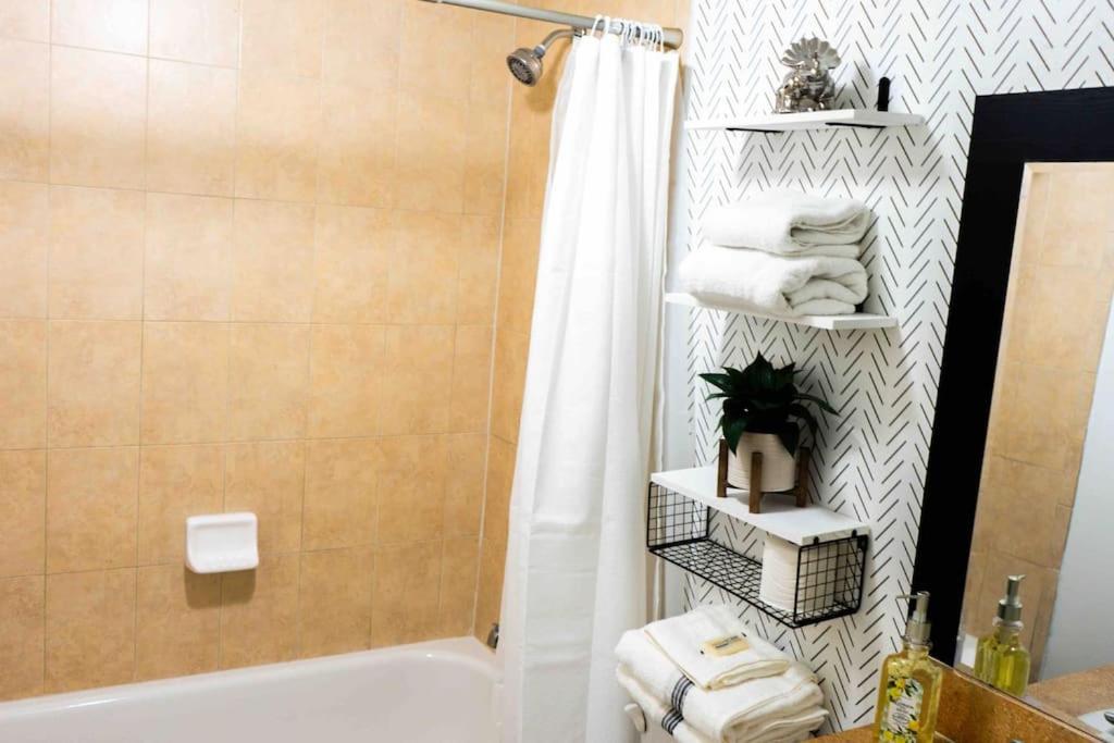 Newly Renovated 5 Min From Airport *