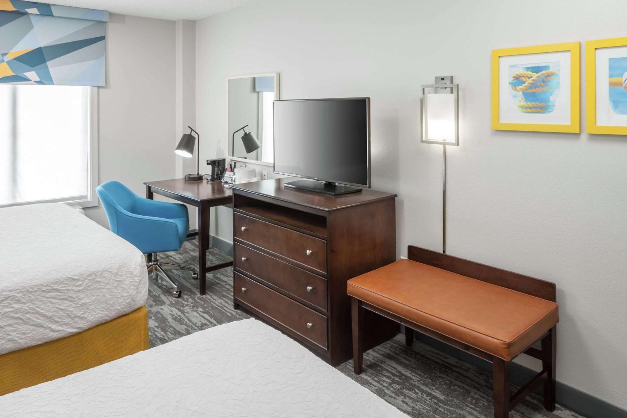 Hampton & Miami-doral Dolphin Mall Hotel 3*