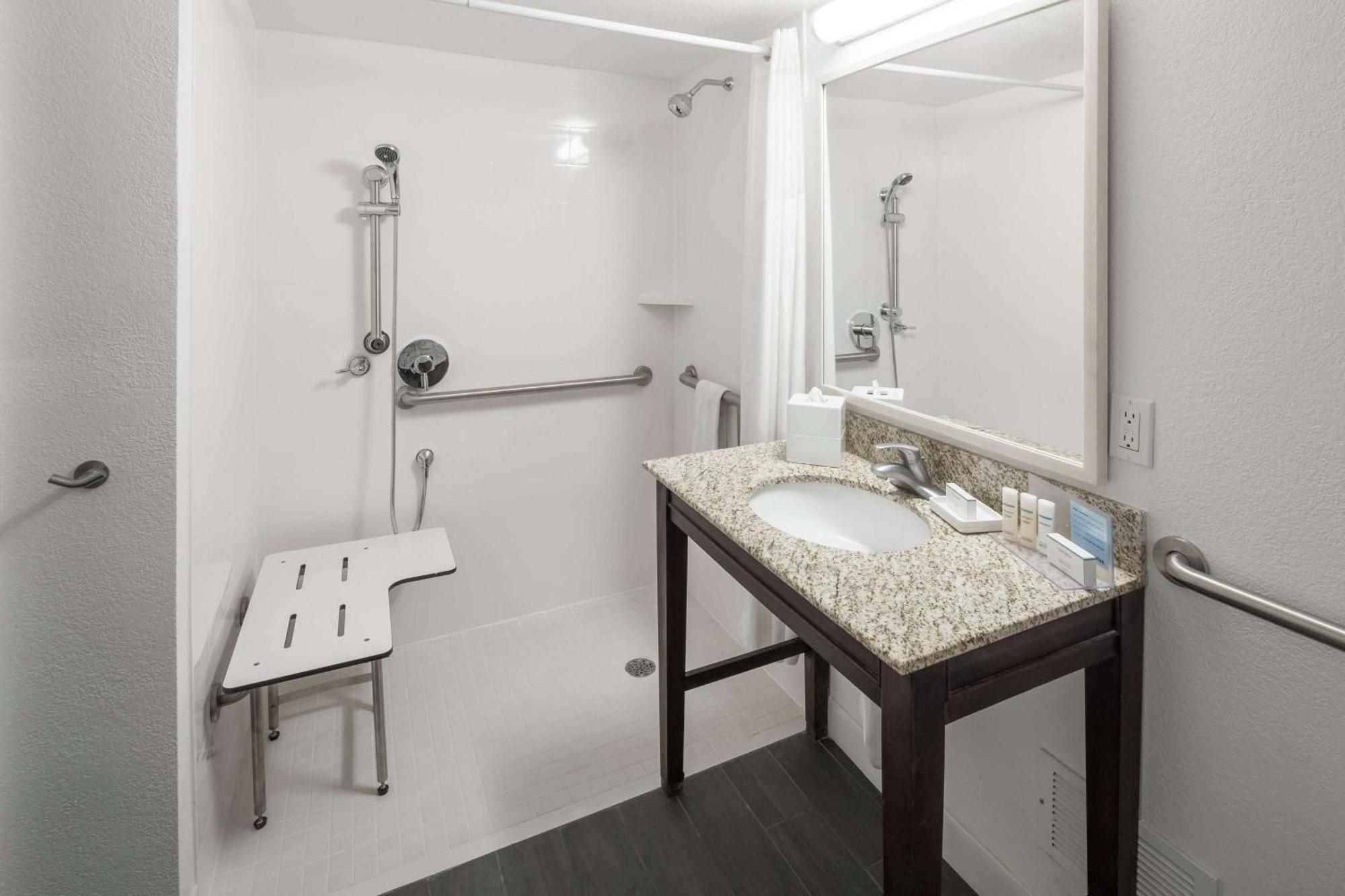 Hotel Hampton & Miami-doral Dolphin Mall