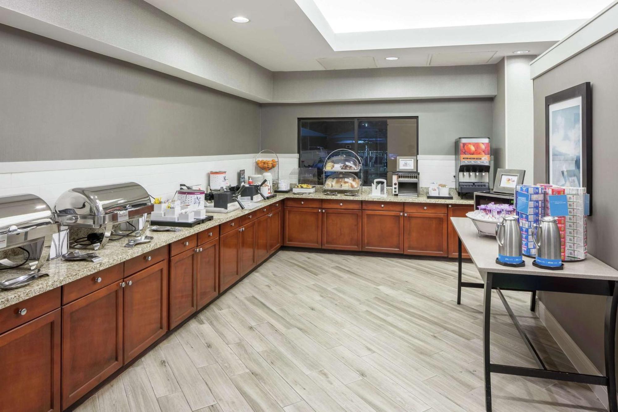 Hampton & Miami-doral Dolphin Mall Hotel