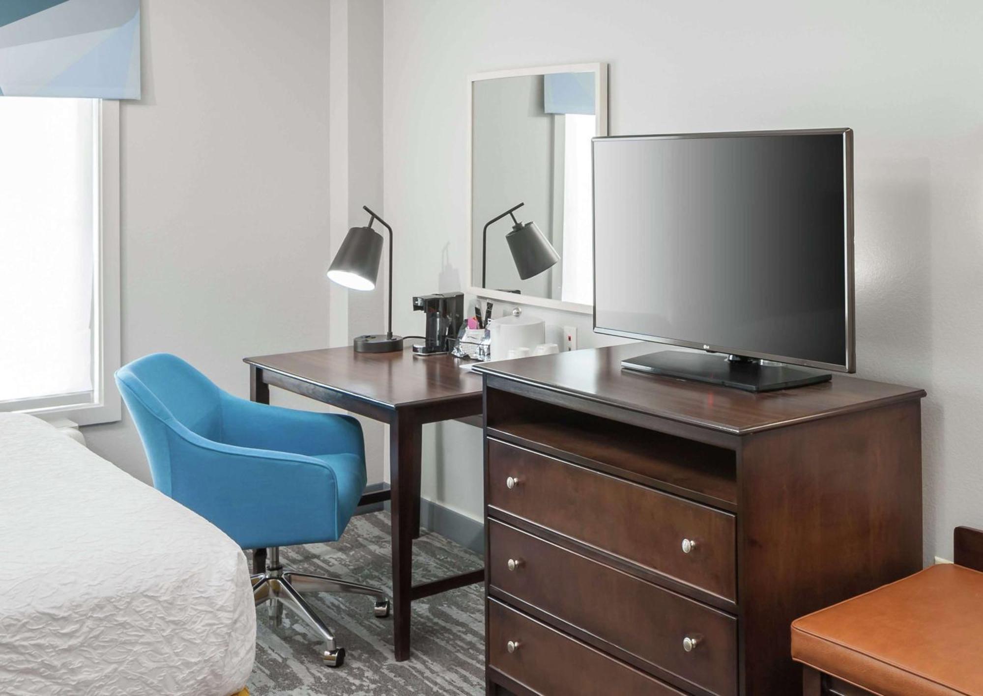 Hampton & Miami-doral Dolphin Mall Hotel 3*