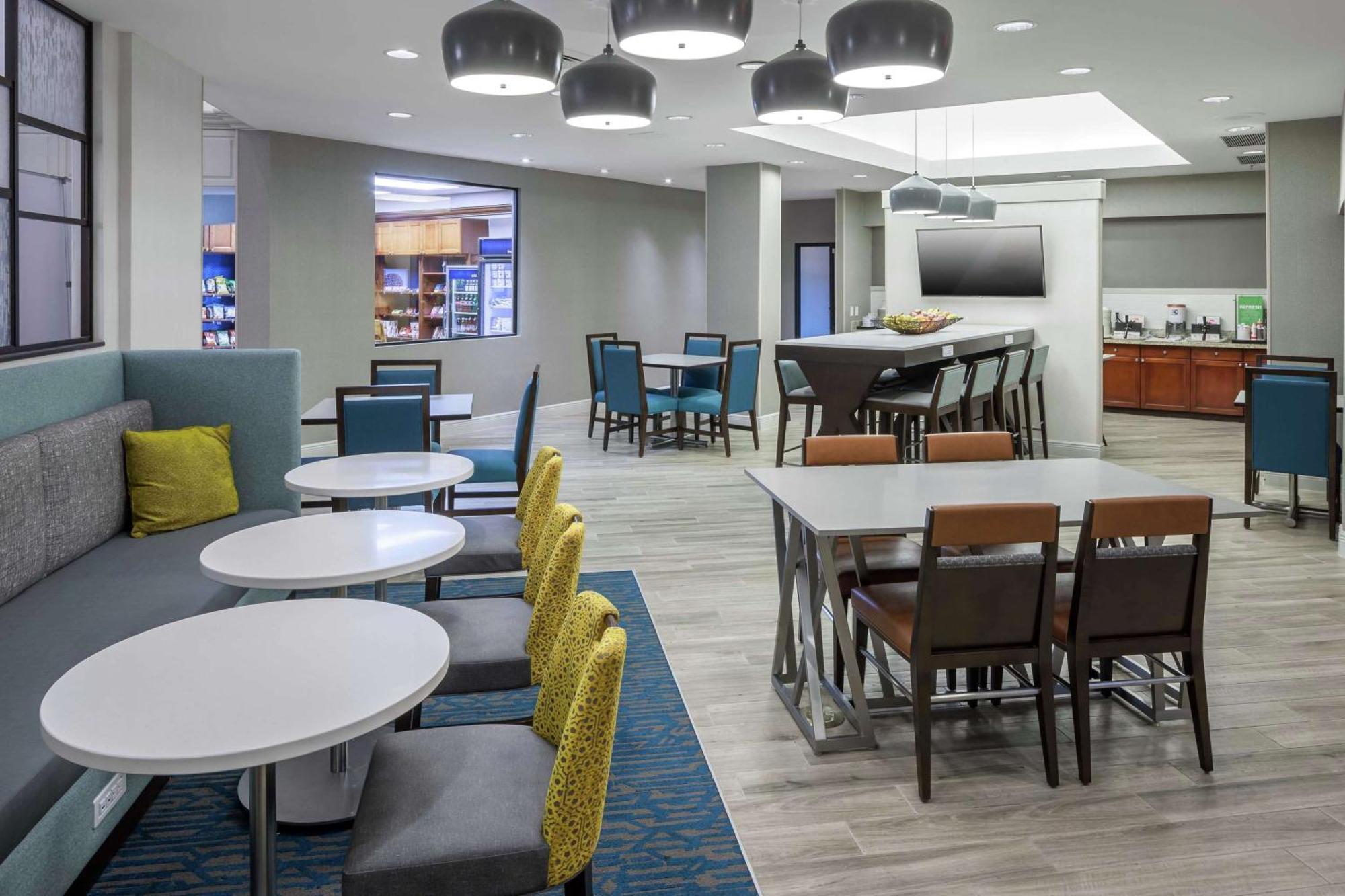 Hotel Hampton & Miami-doral Dolphin Mall