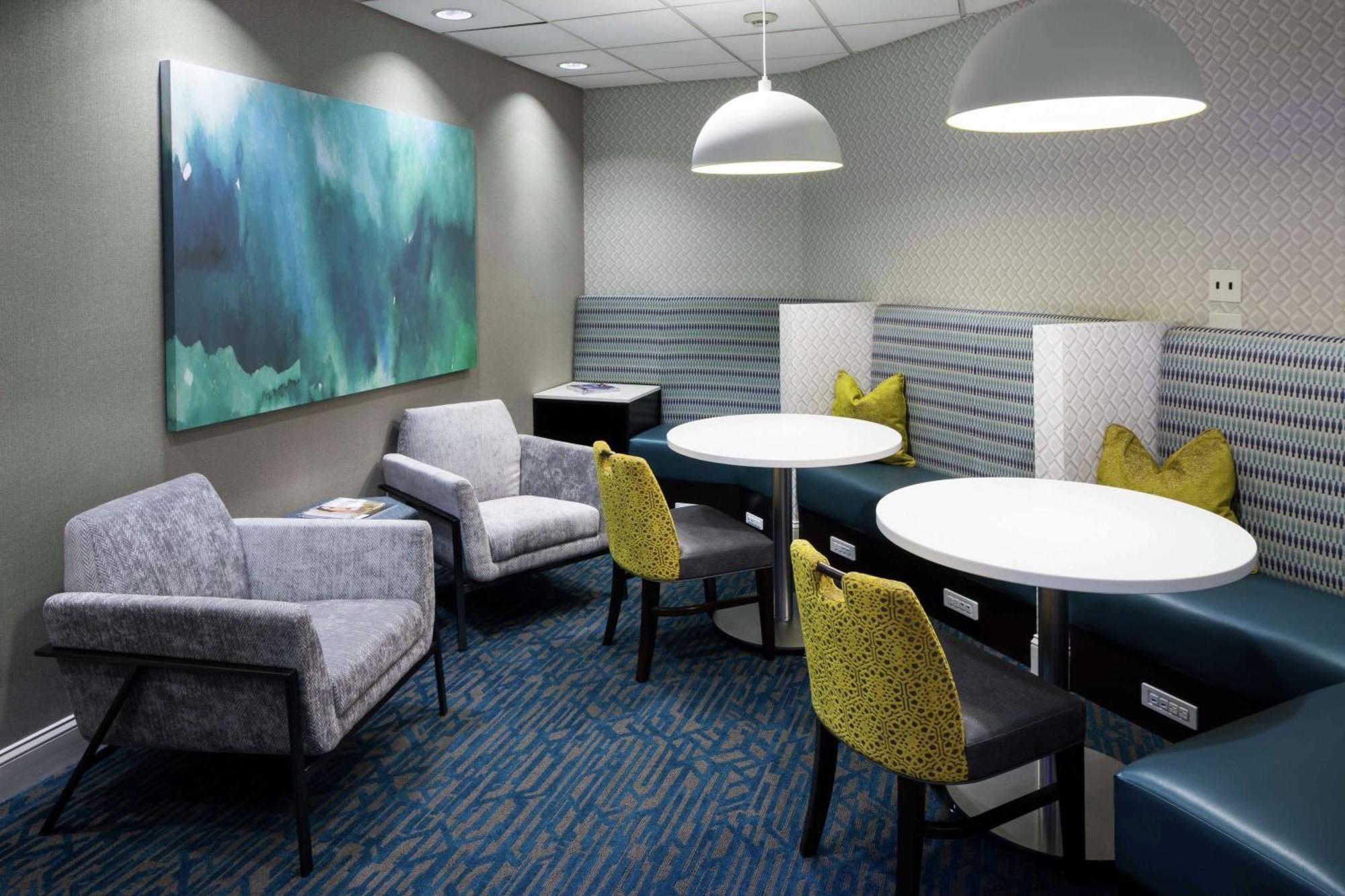 Hampton & Miami-doral Dolphin Mall Hotel Miami