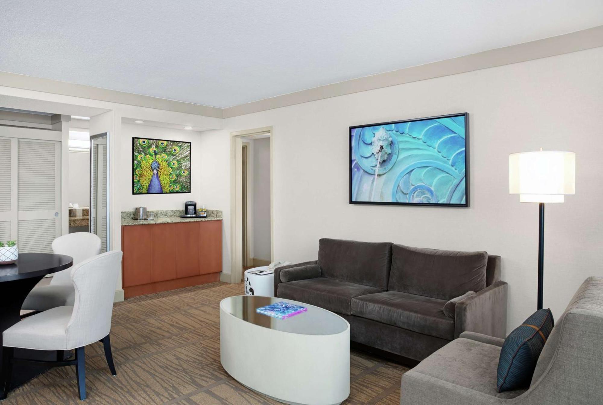 Doubletree By Hilton Airport & Convention Center Hotel 4*