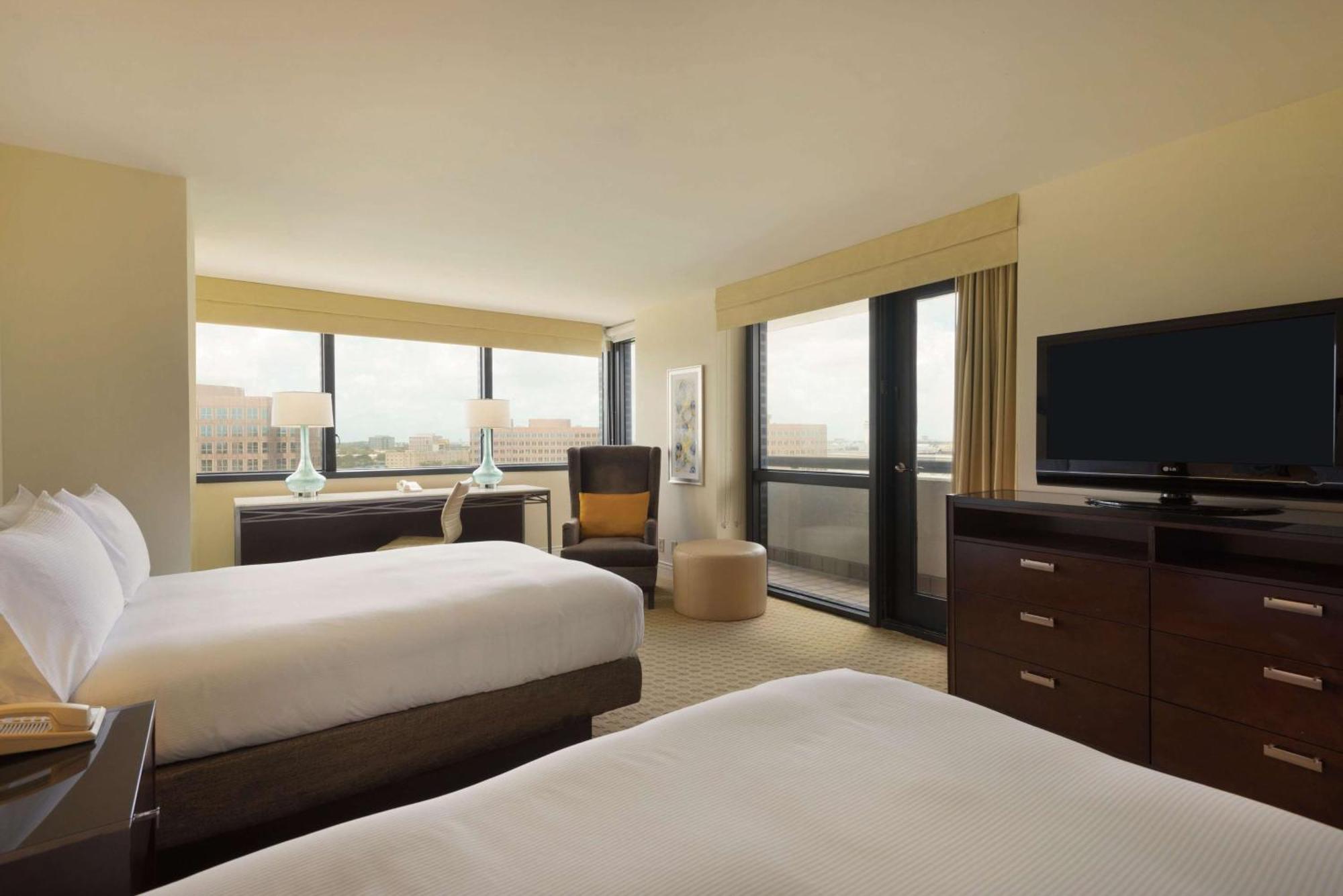 Hilton Airport Blue Lagoon Hotel Miami