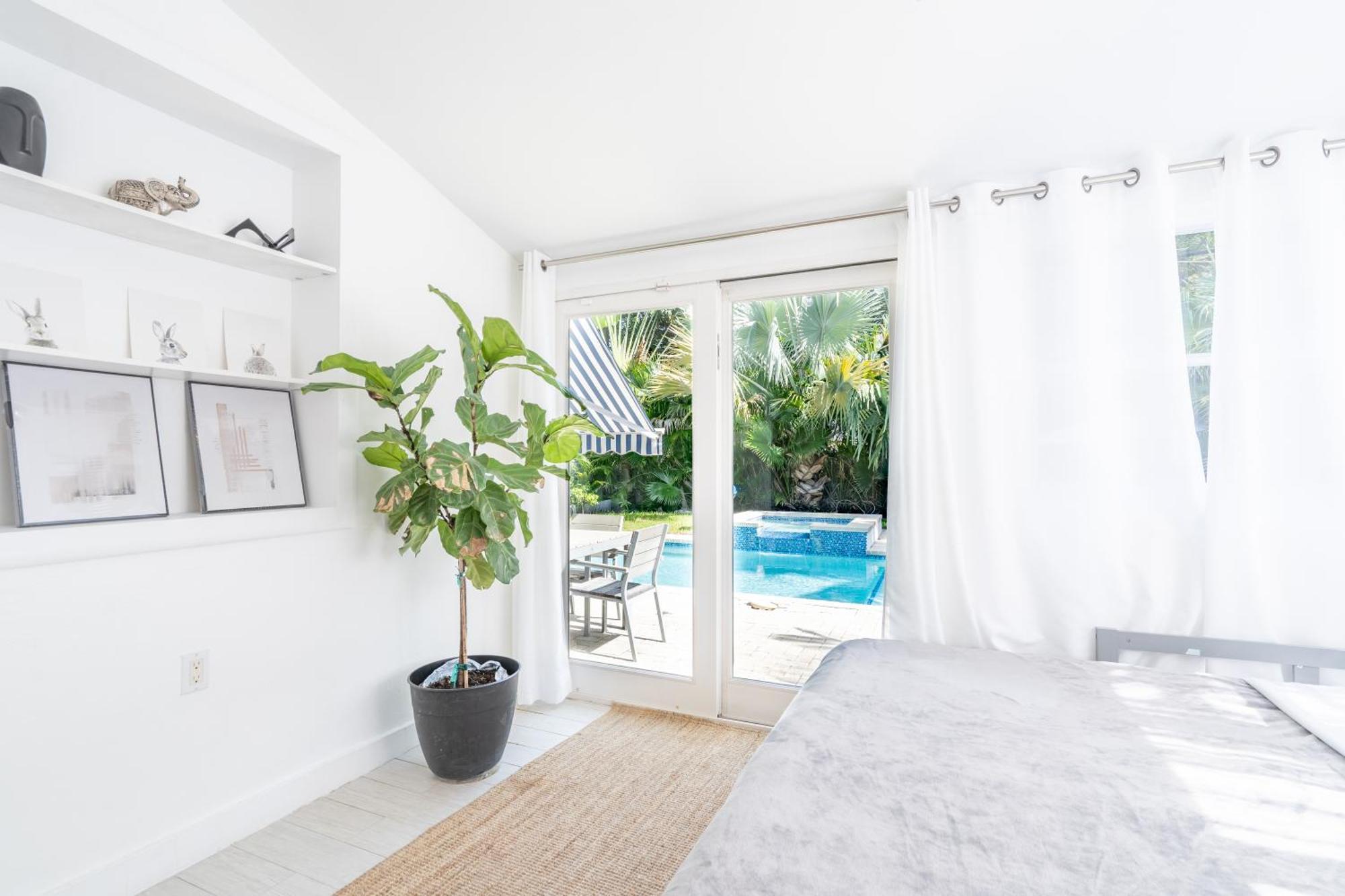 Villa Art Deco Heated Pool Jacuzzi Very Private House On A Quite Street Close To Design District 10 Minutes From The Beach - Miami
