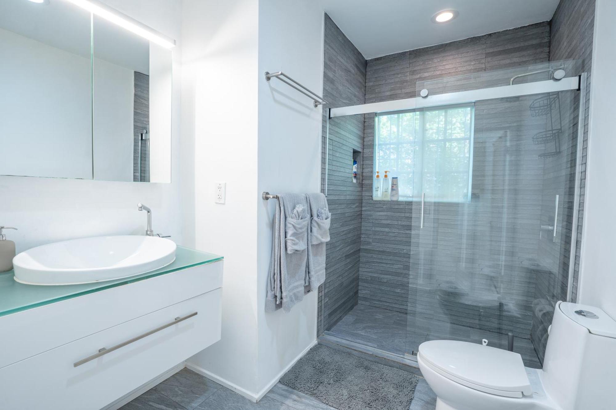 Villa Art Deco Heated Pool Jacuzzi Very Private House On A Quite Street Close To Design District 10 Minutes From The Beach - *