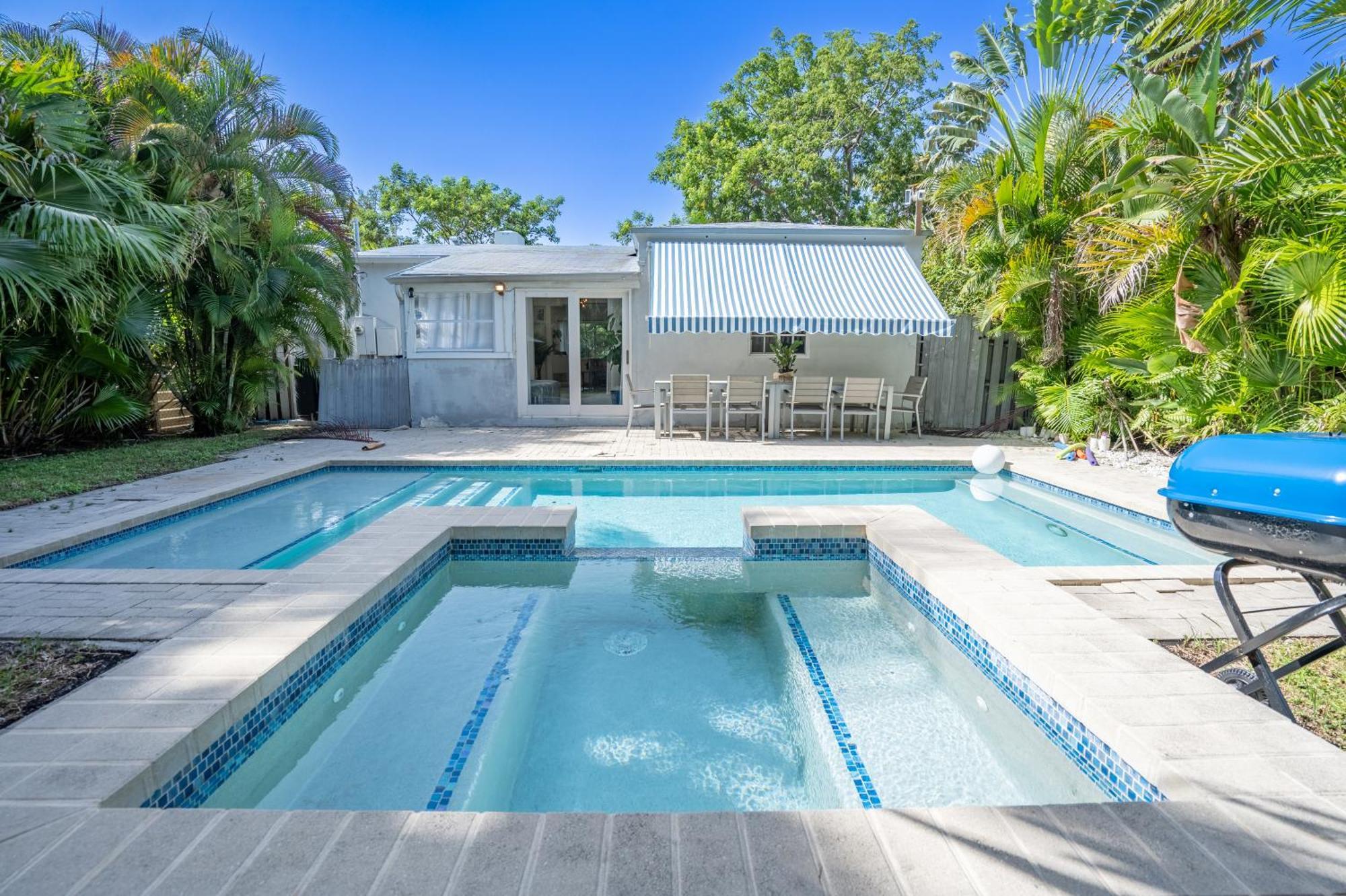 Art Deco Heated Pool Jacuzzi Very Private House On A Quite Street Close To Design District 10 Minutes From The Beach - Miami