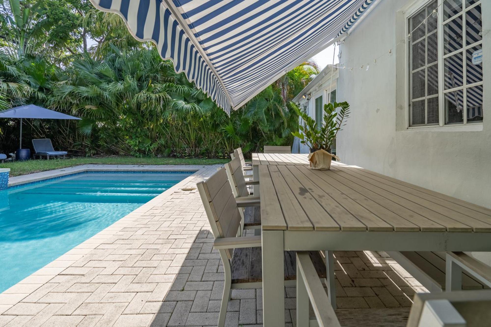 Art Deco Heated Pool Jacuzzi Very Private House On A Quite Street Close To Design District 10 Minutes From The Beach - * Miami