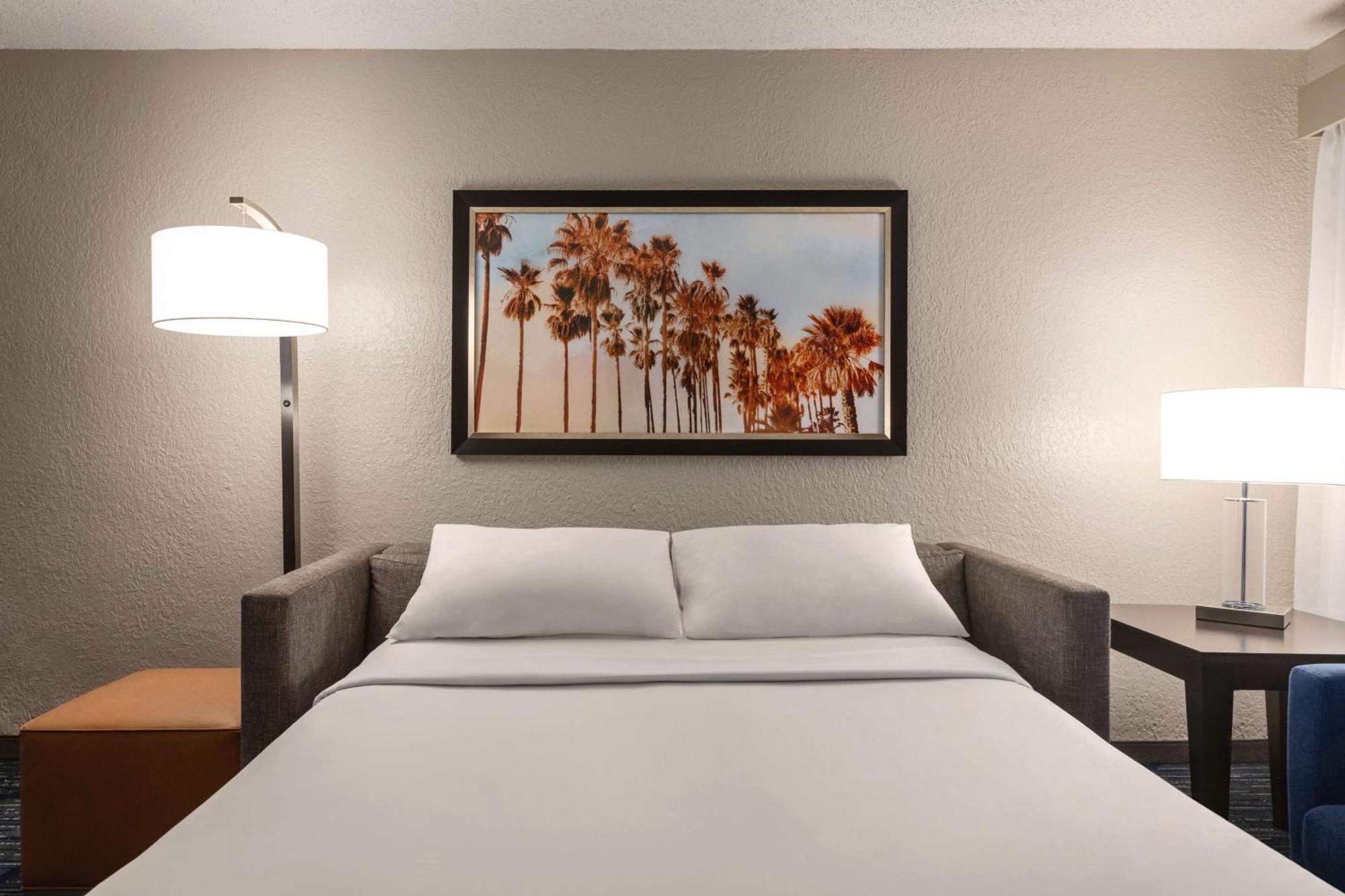 Hotel Embassy By Hilton International Airport