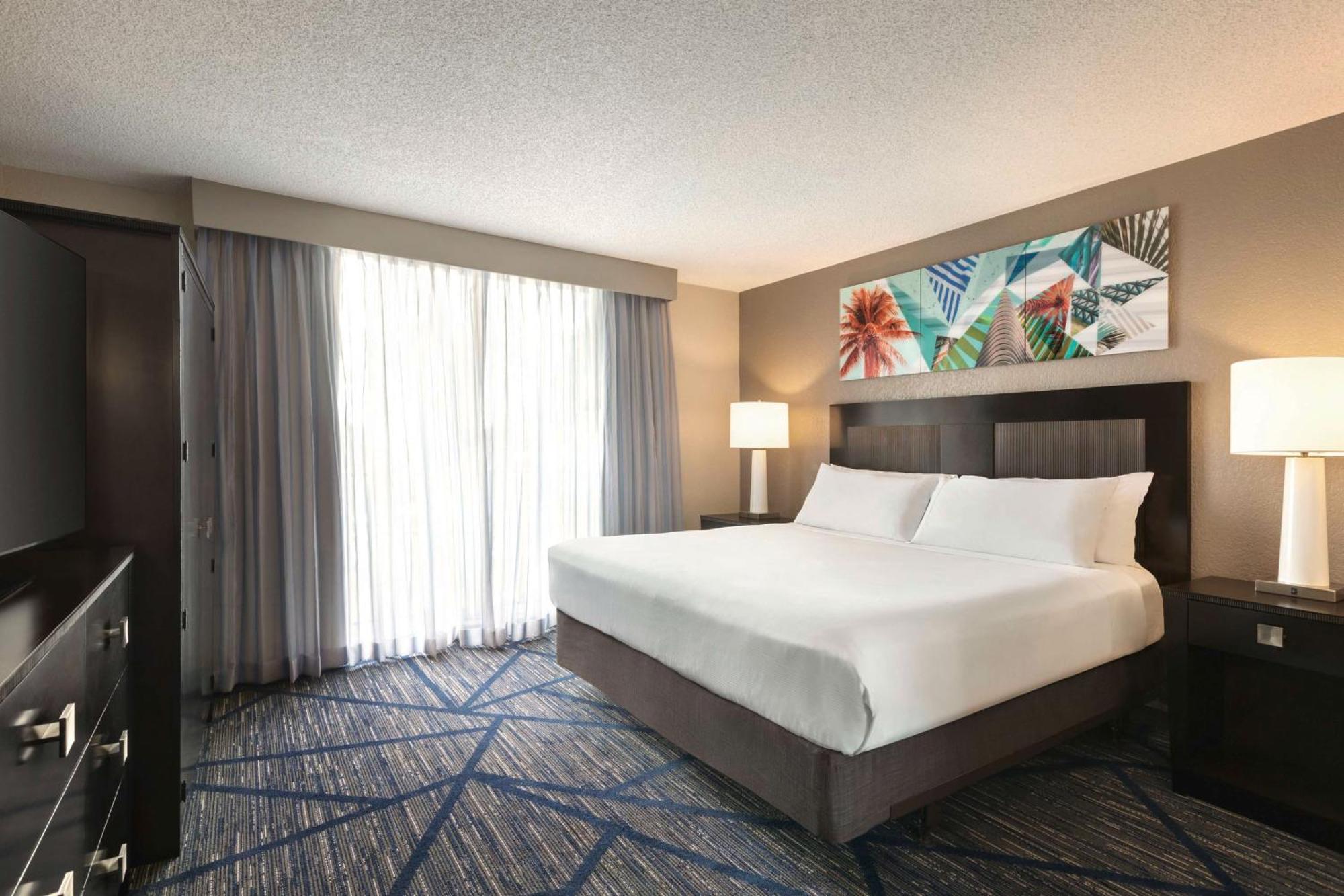 Hotel Embassy By Hilton International Airport 4*