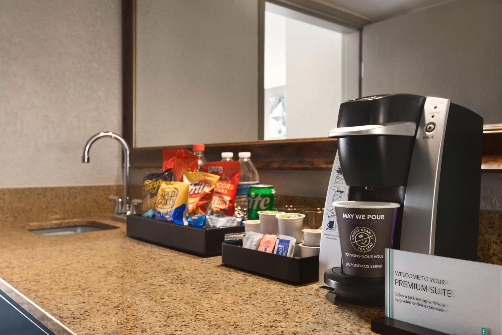 Hotel Embassy By Hilton International Airport Miami