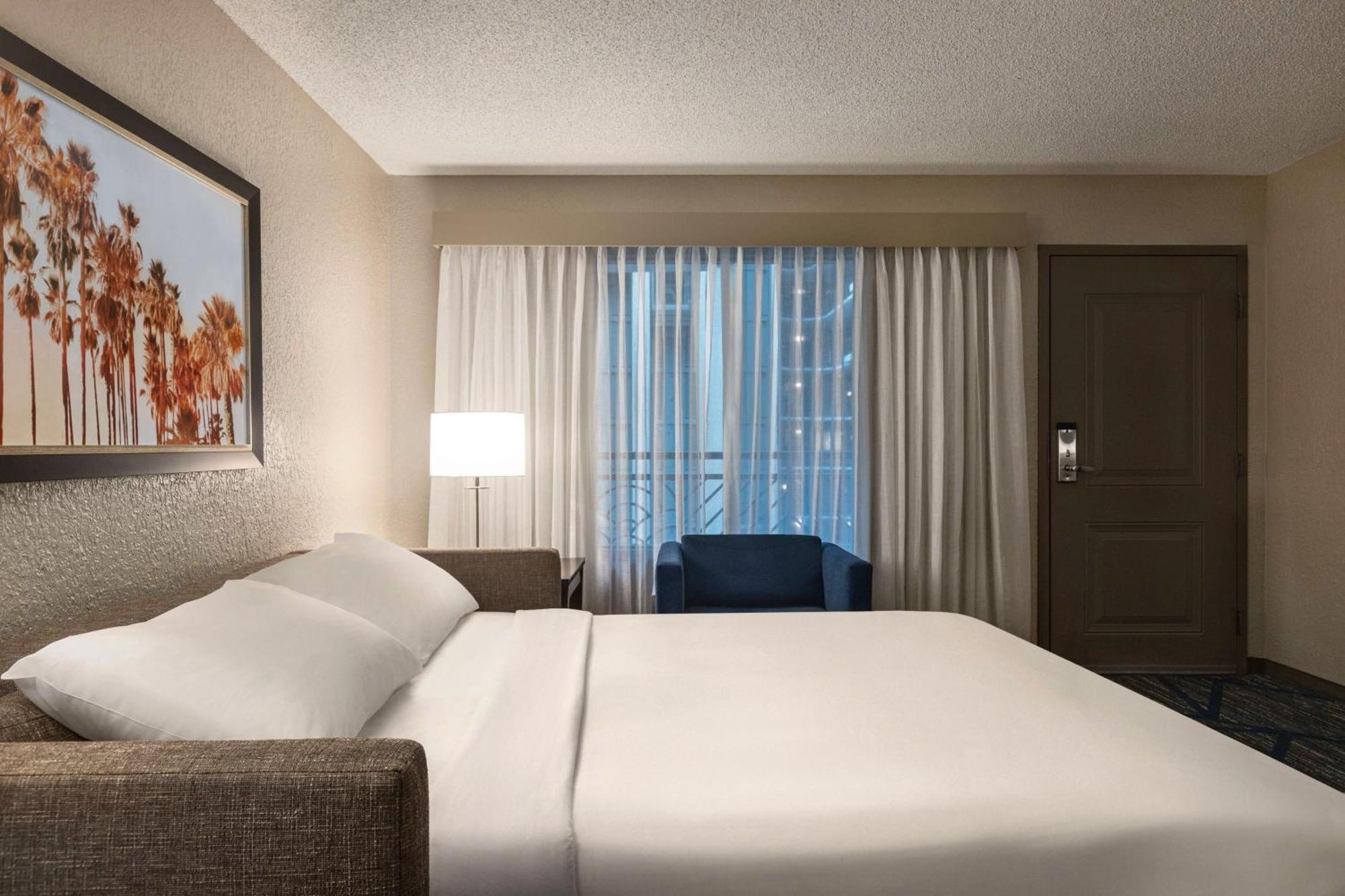 Hotel Embassy By Hilton International Airport