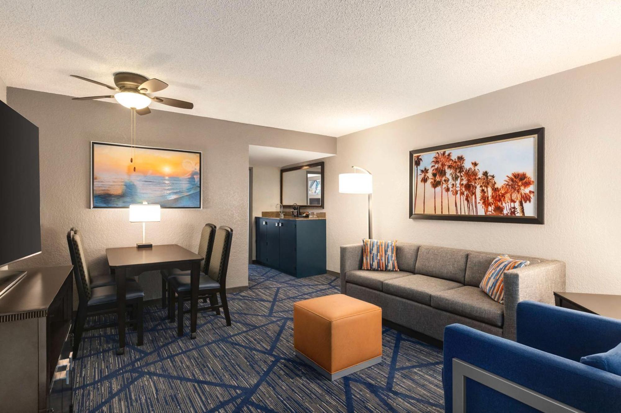 Hotel Embassy By Hilton International Airport Miami