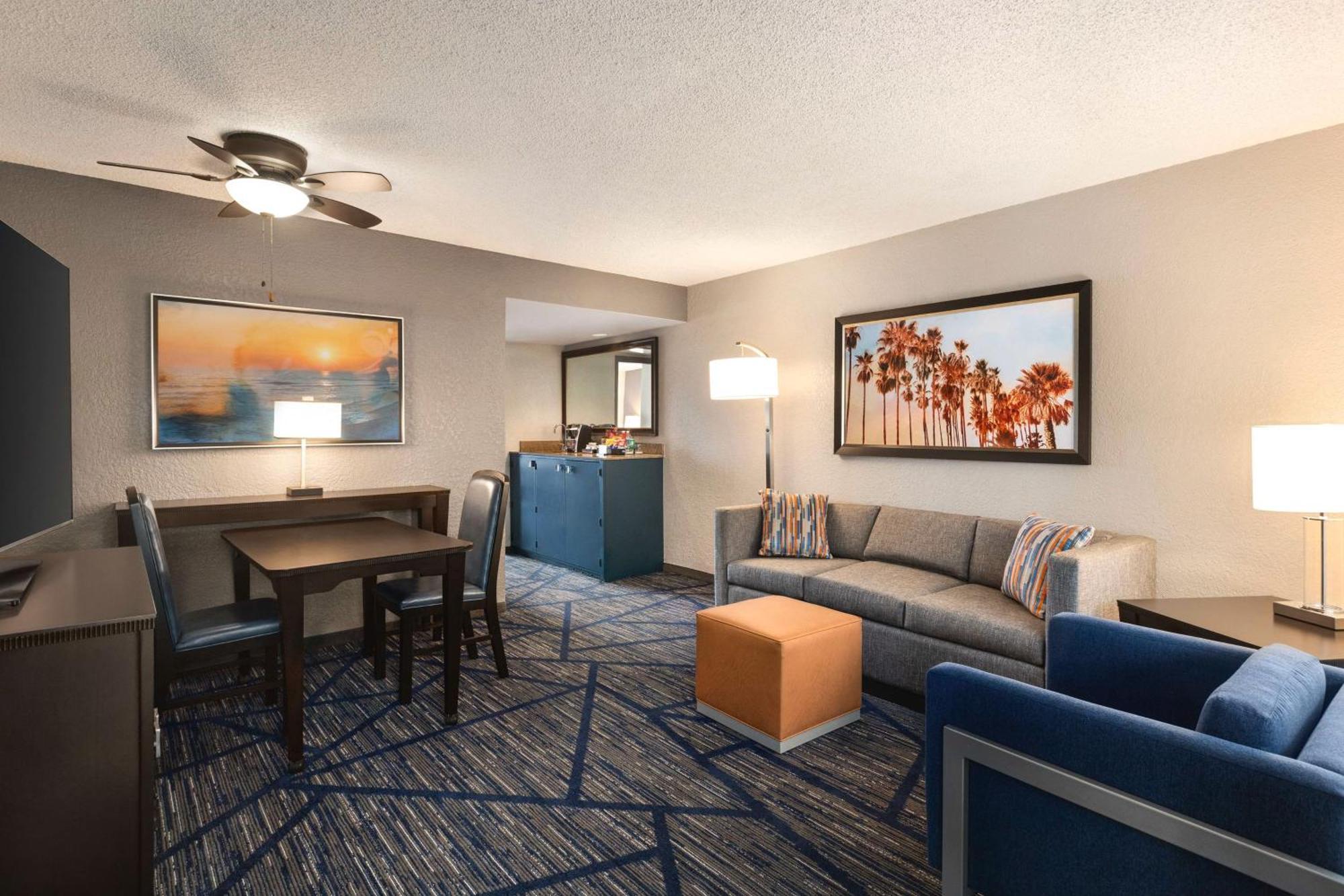 Embassy By Hilton International Airport 4* Miami