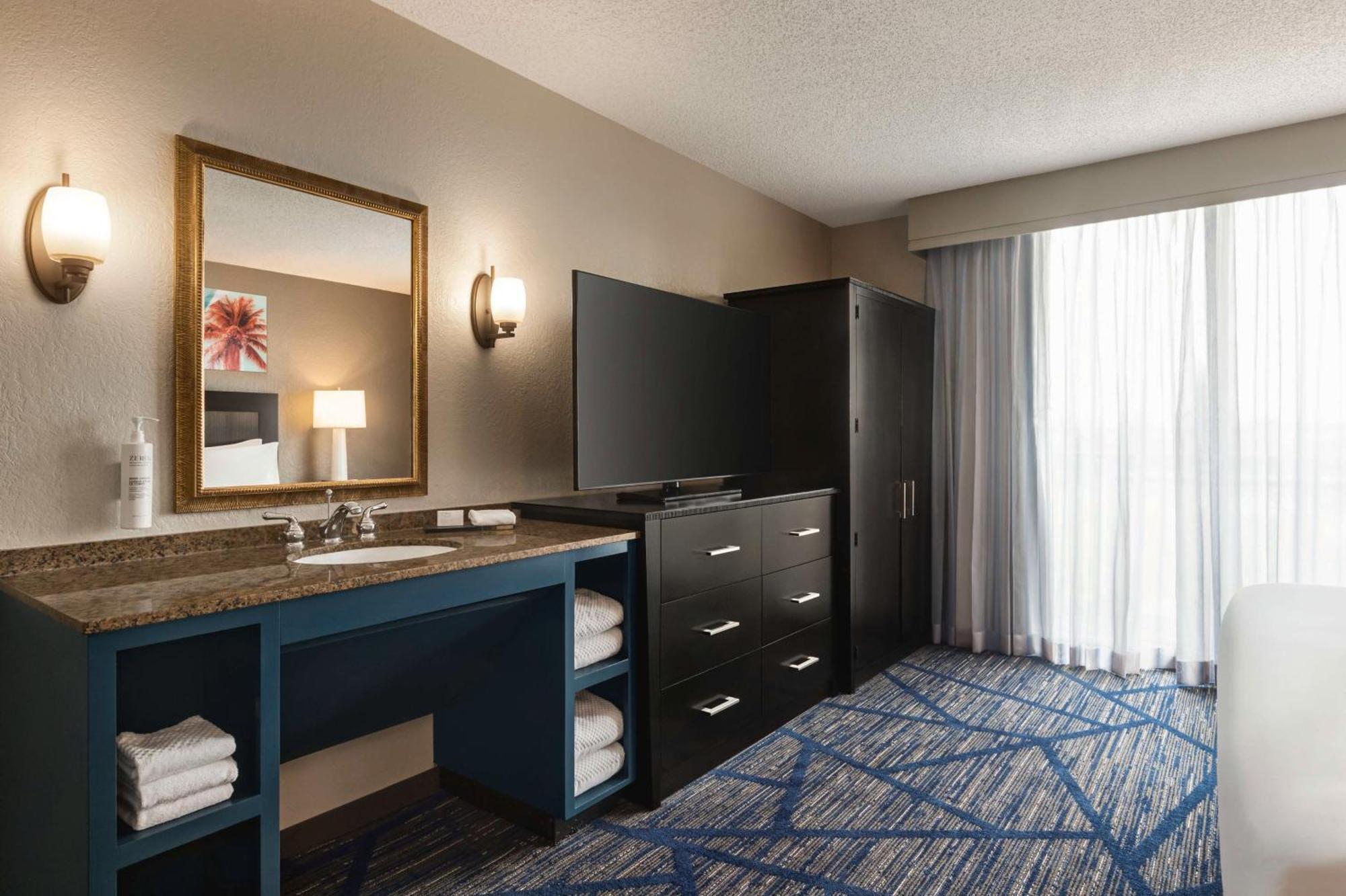 Hotel Embassy By Hilton International Airport
