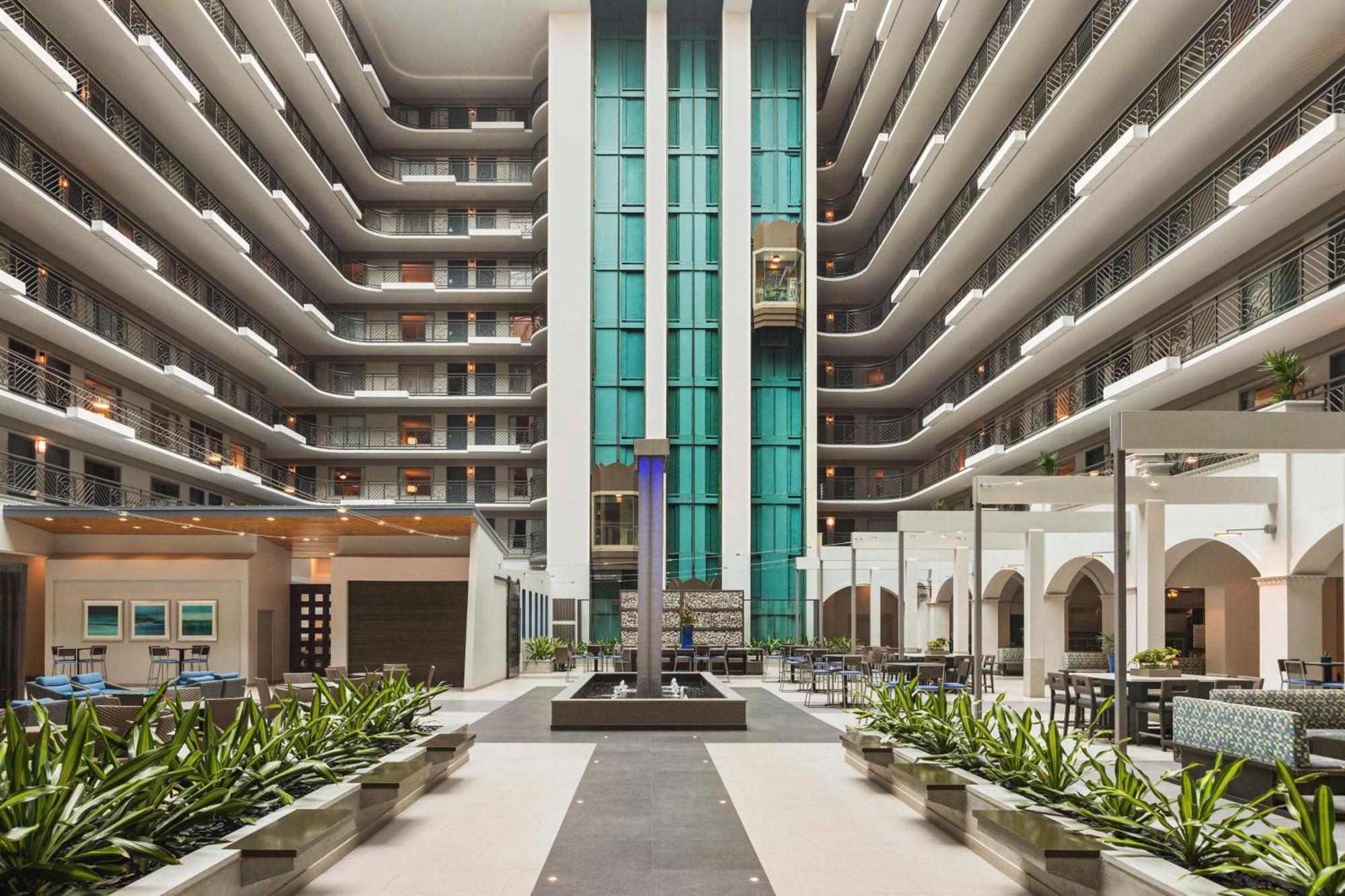 Hotel Embassy By Hilton International Airport 4*