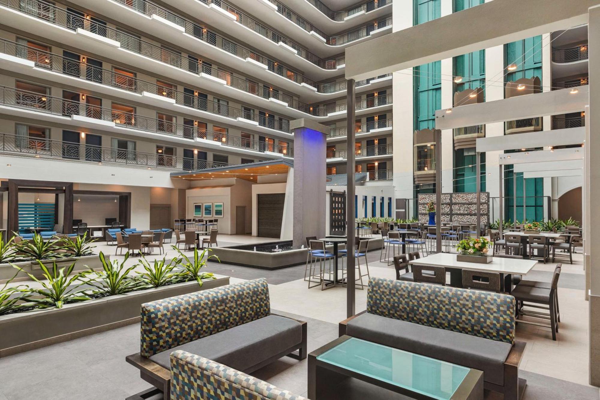 Hotel Embassy By Hilton International Airport 4*