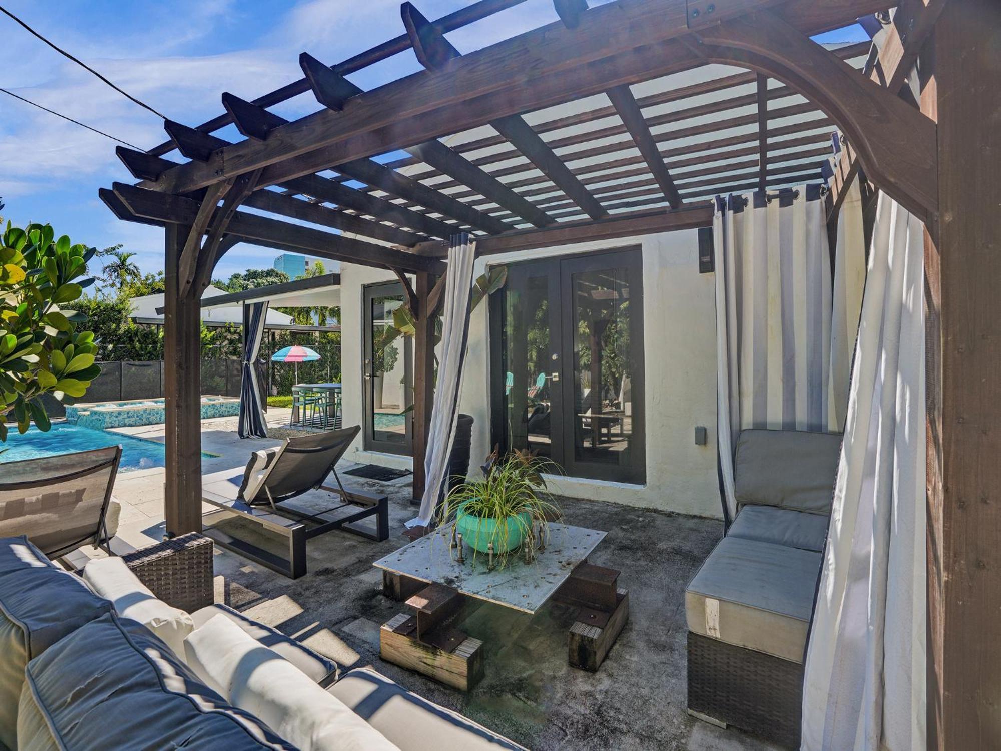 Villa Sinai 4 Bedroom Pool In 10 Mins To South Beach! *