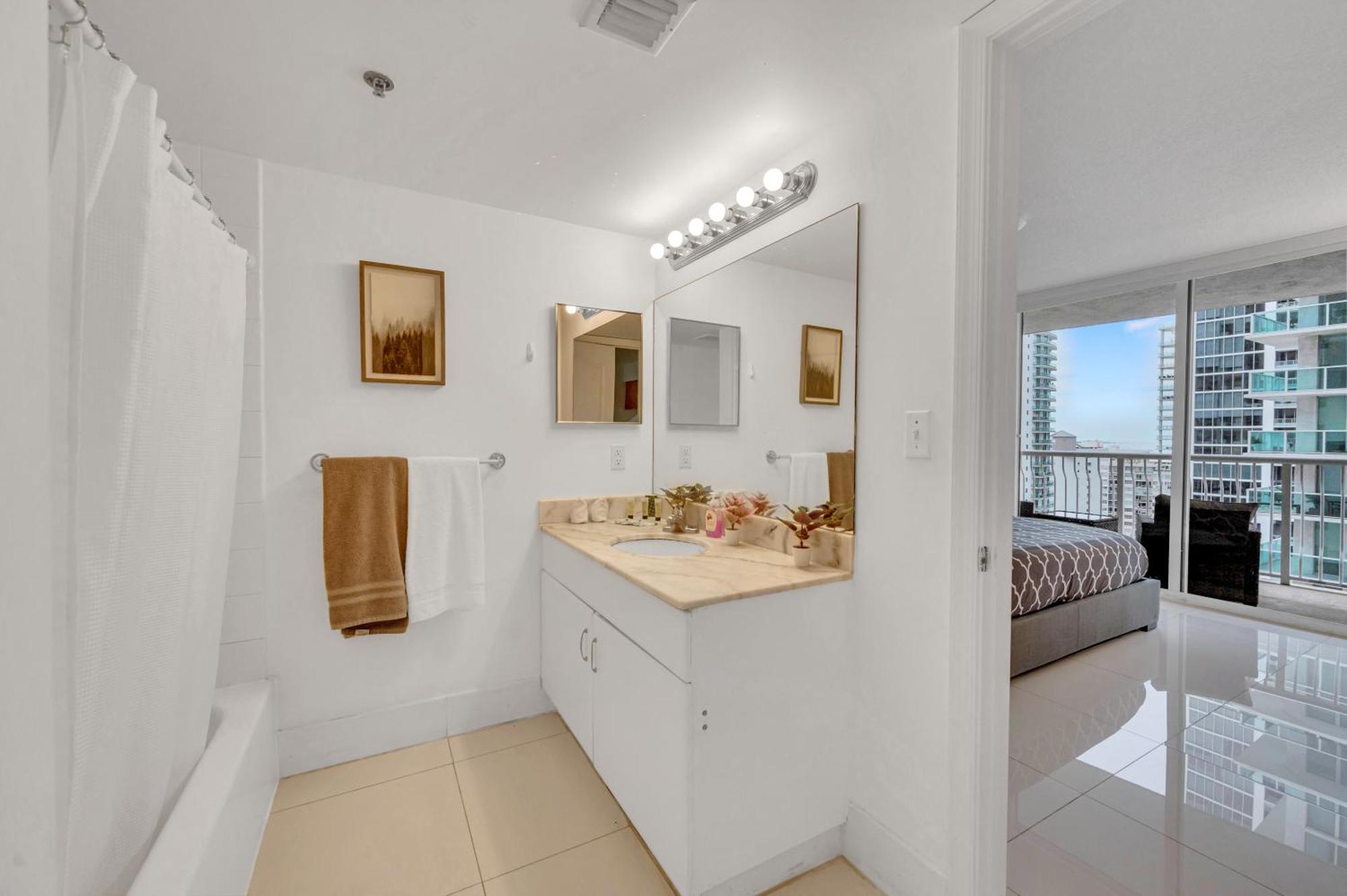 Luxury 1 Bedroom • Brickell • Unique Views *