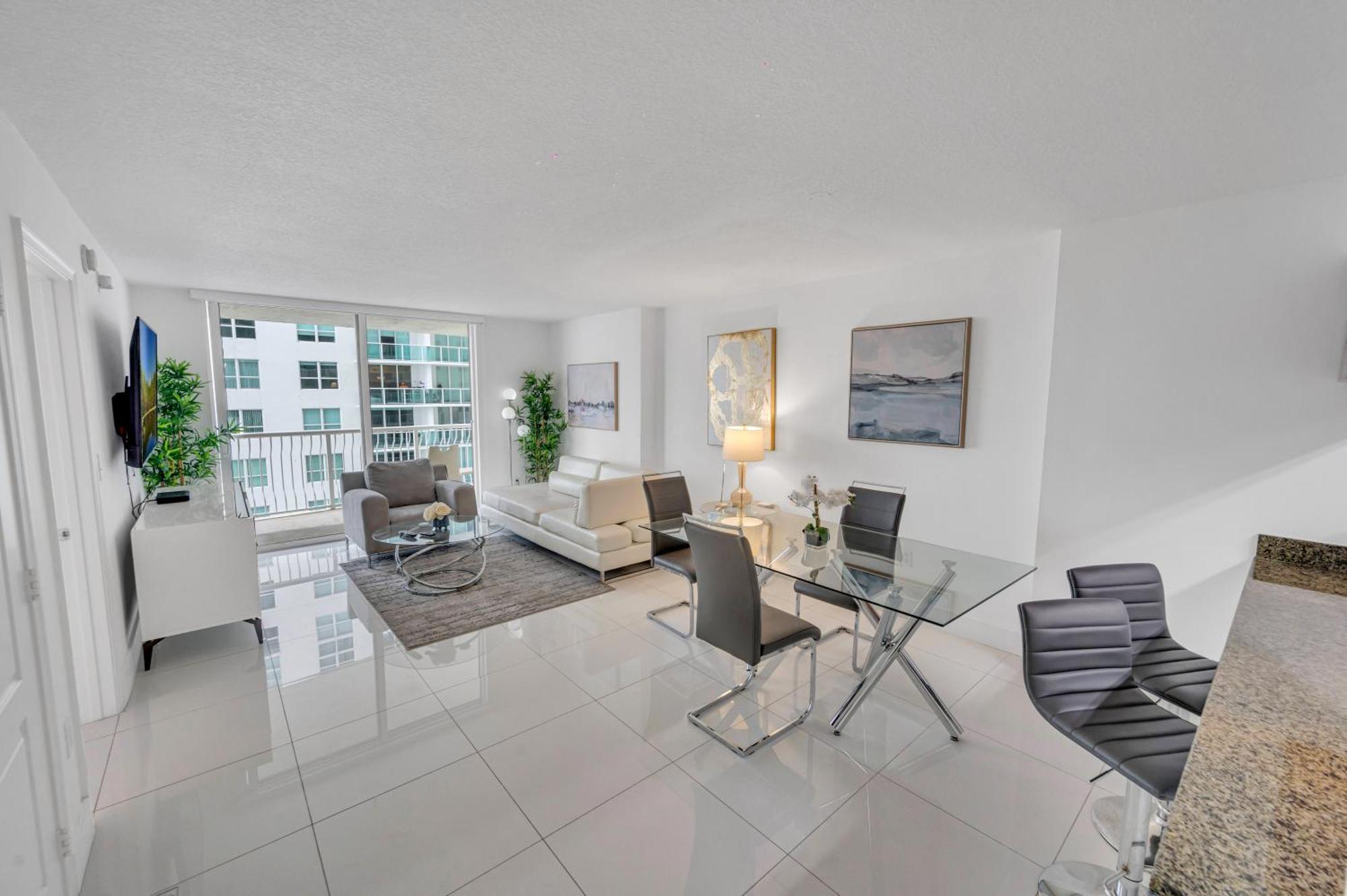 Luxury 1 Bedroom • Brickell • Unique Views * Miami