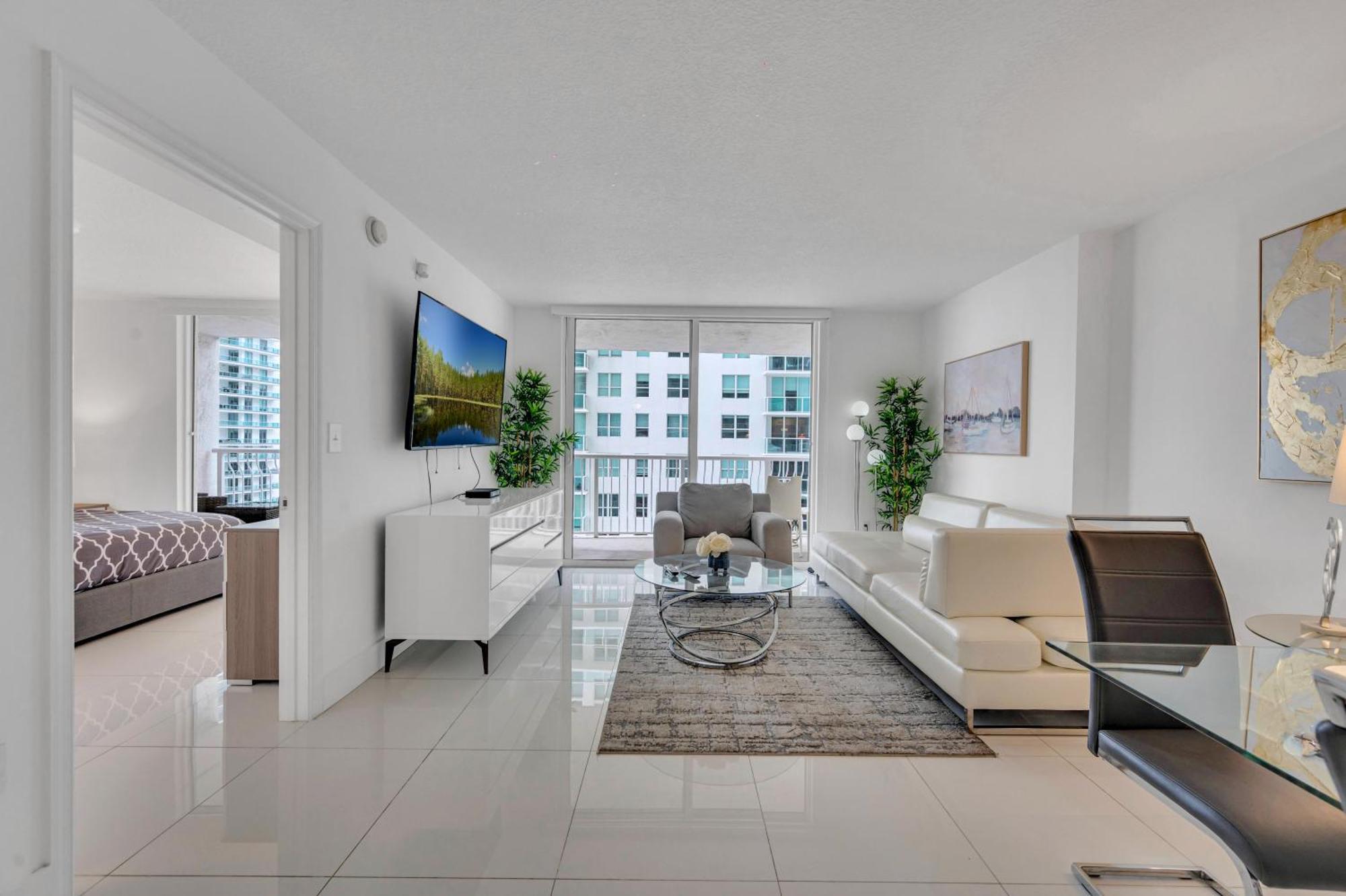 Luxury 1 Bedroom • Brickell • Unique Views Apartment