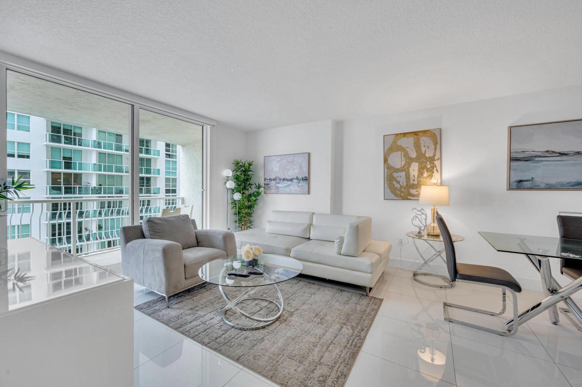 Luxury 1 Bedroom • Brickell • Unique Views Apartment