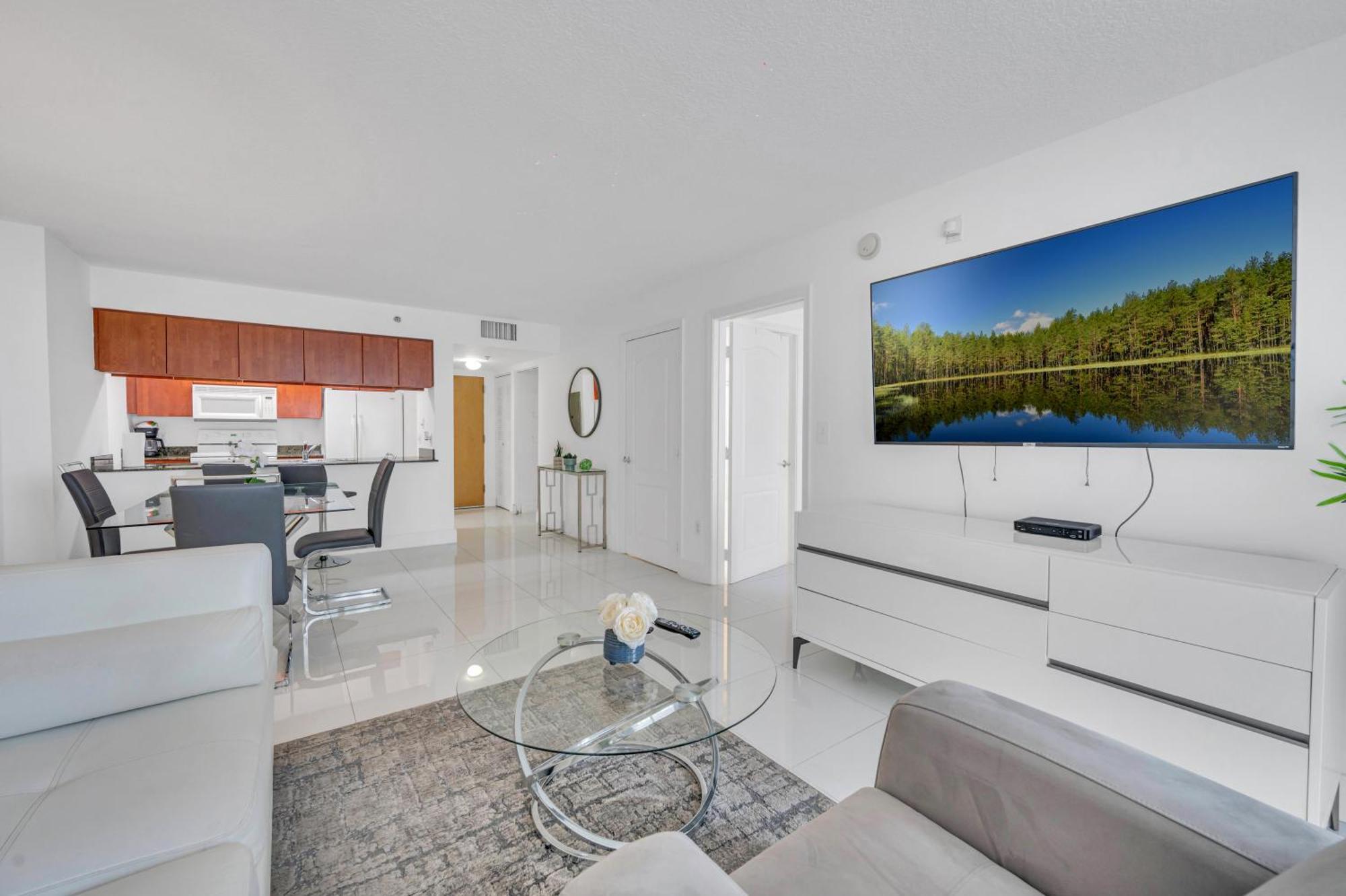 Luxury 1 Bedroom • Brickell • Unique Views *