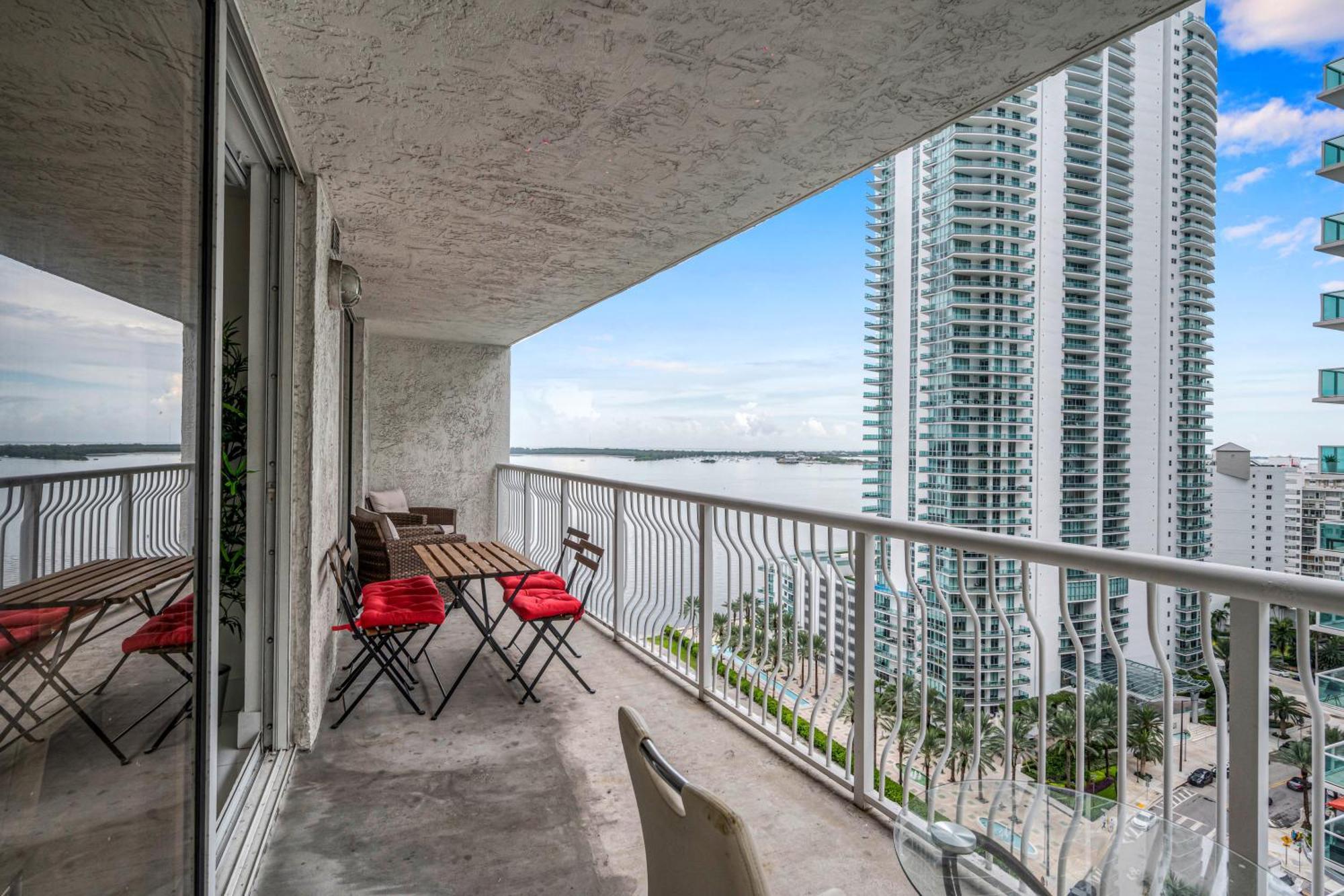 Luxury 1 Bedroom • Brickell • Unique Views * Miami