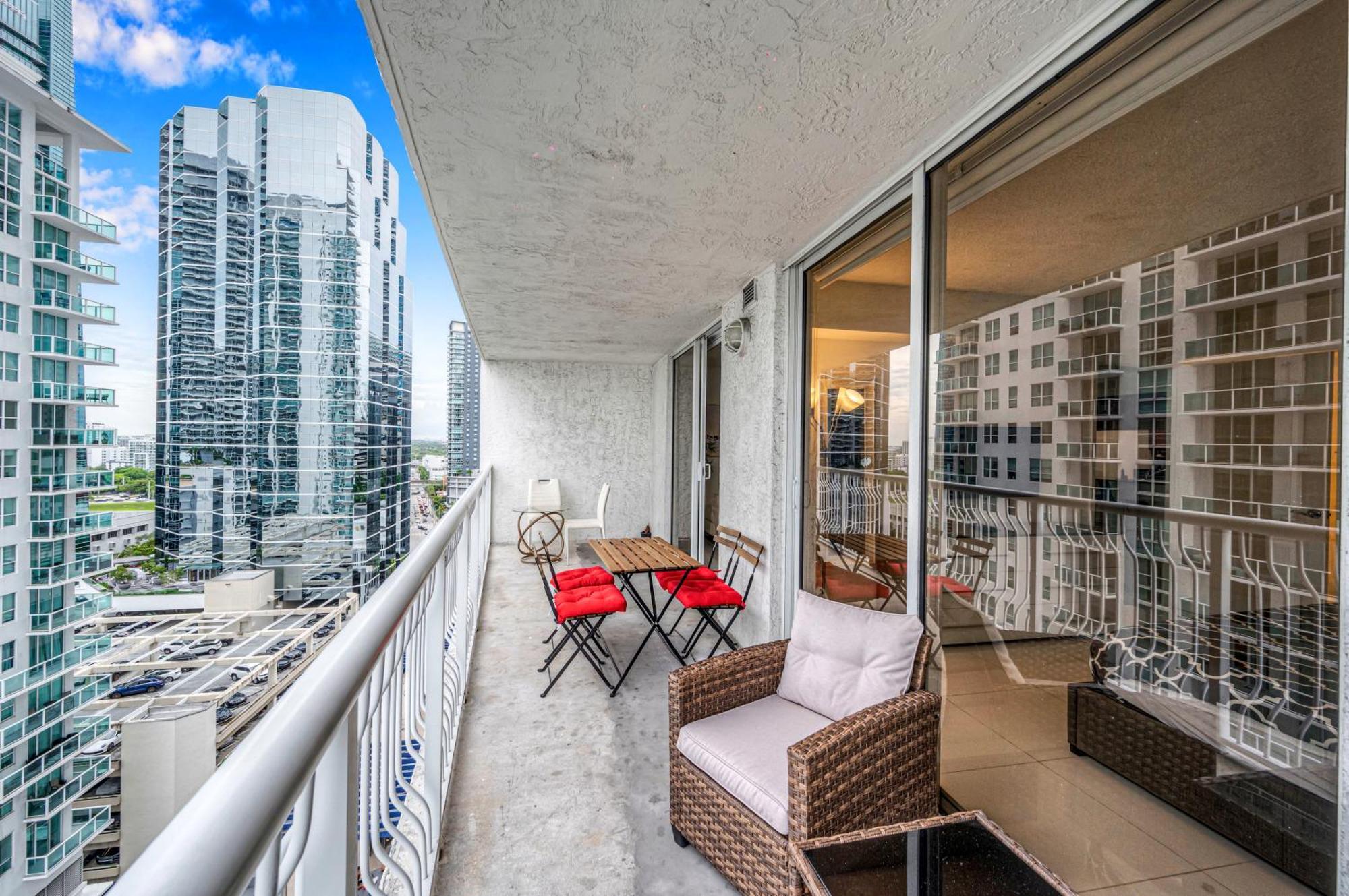 Luxury 1 Bedroom • Brickell • Unique Views Apartment
