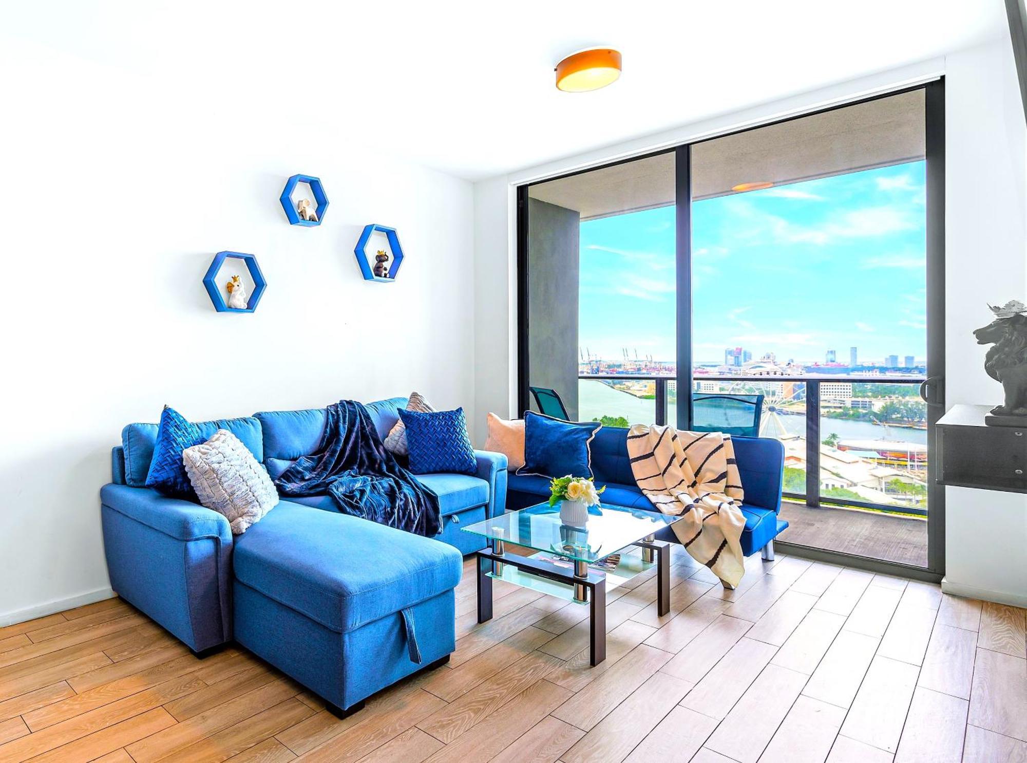Experience The Perfect Life!! Centrally Located Luxury Condo! *
