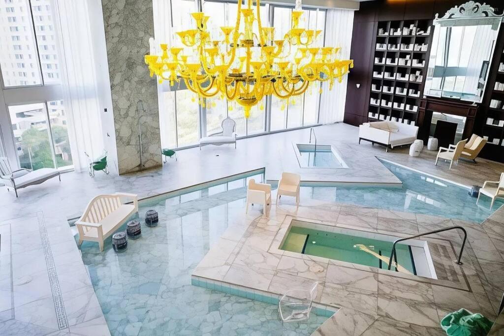 Apartment W Luxury High Rise