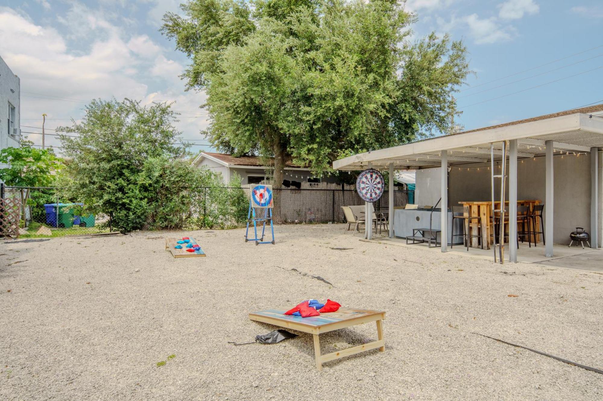 Hot Tub & King Bed - 8min From Airport, & Dt Apartment *