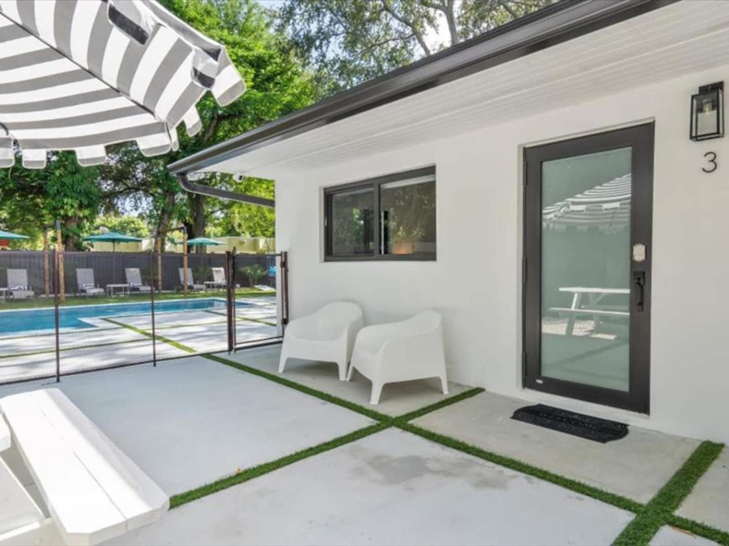 Cozy Getaway Heated Pool & Sun Loungers Appartement *