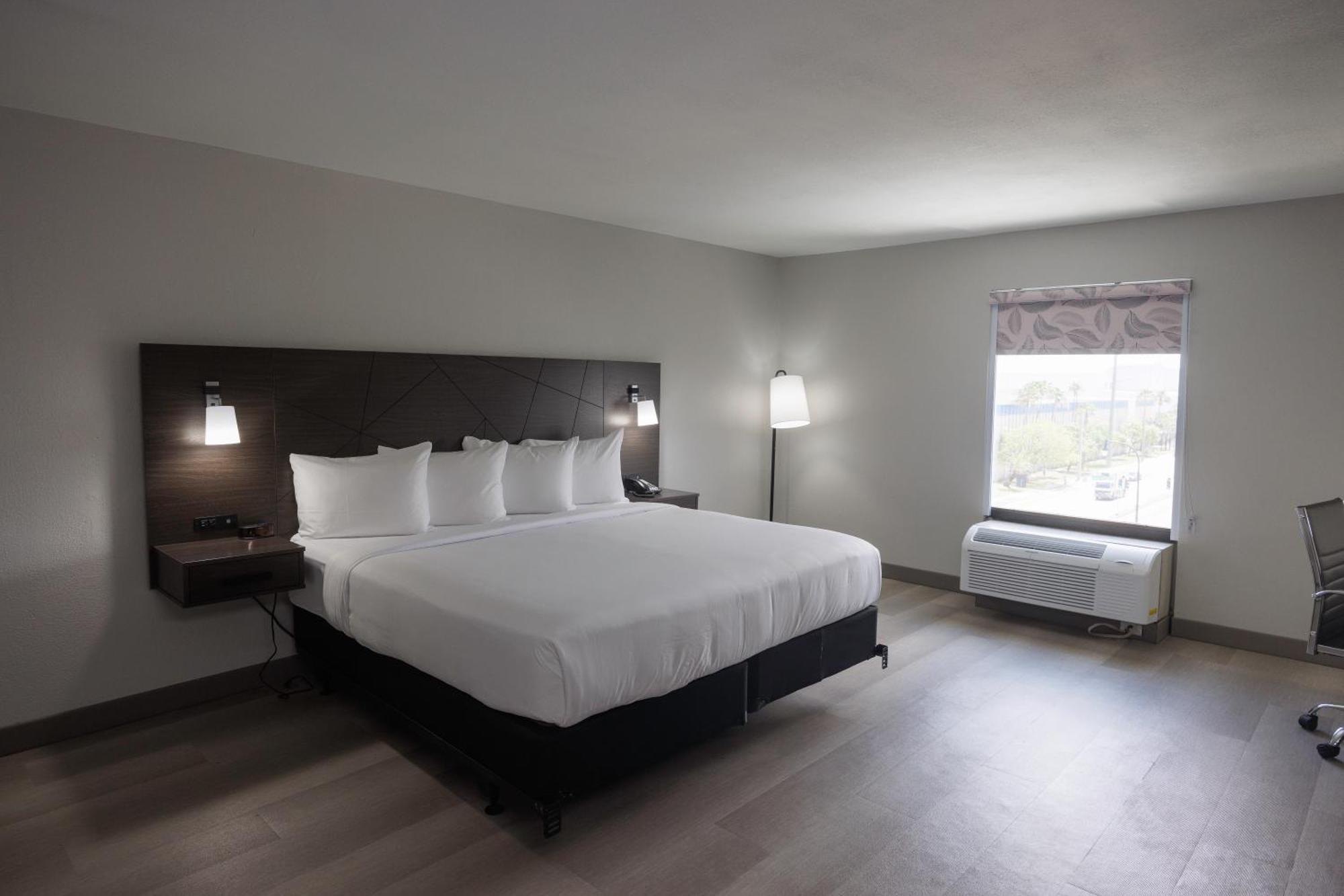 Airport Hotel 3*