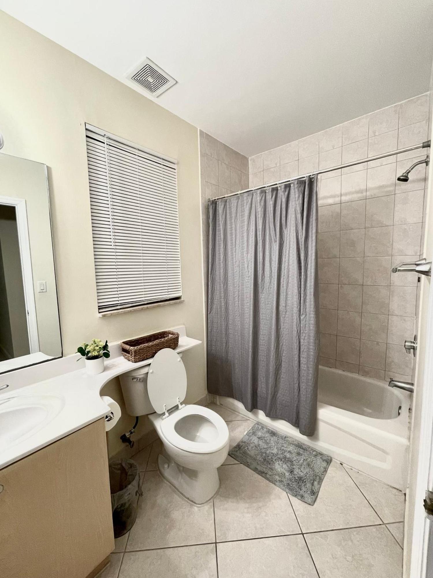 Private Bedroom In - Coral Gables 601 Accommodatie bij particulieren Miami