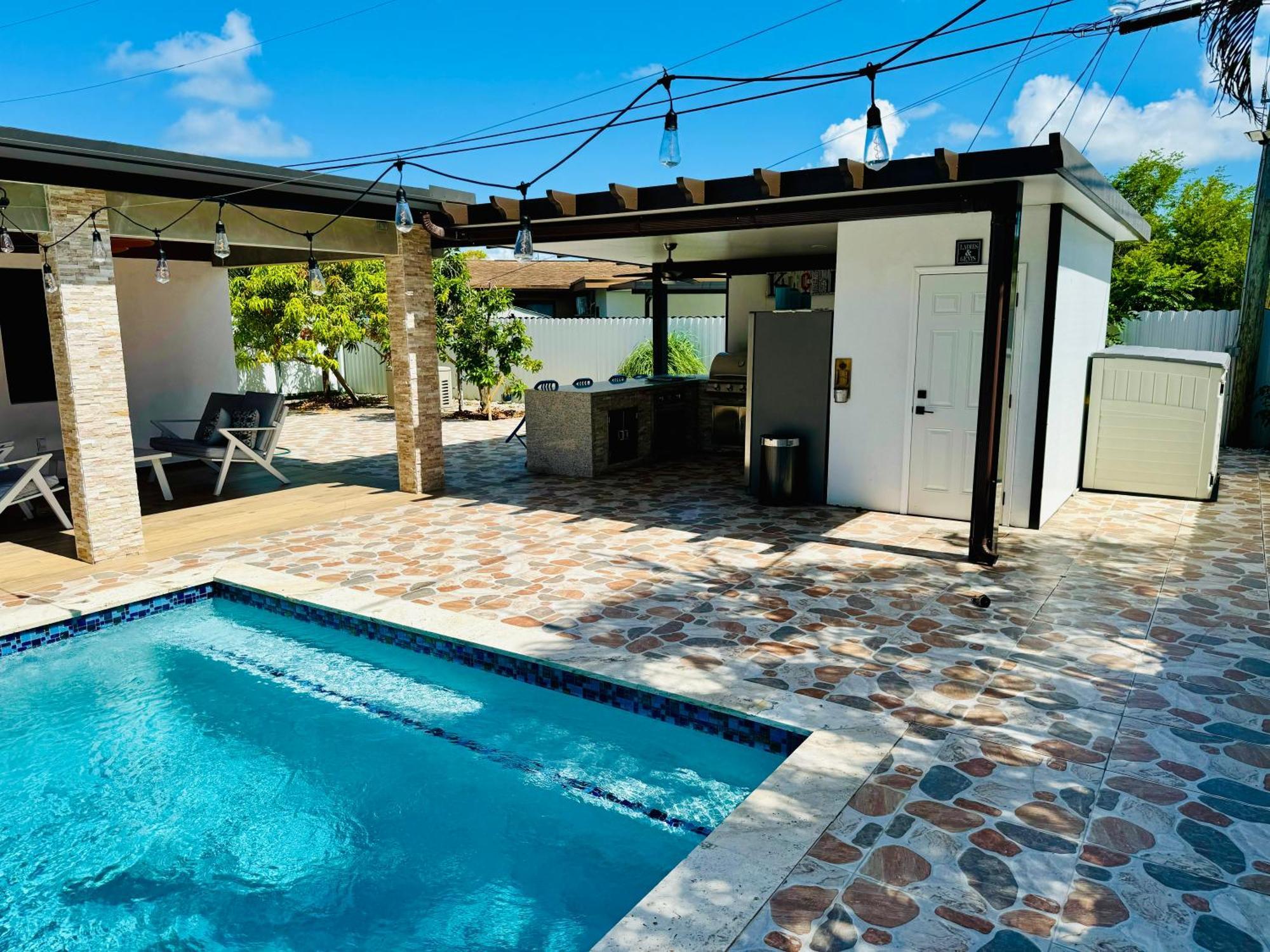 Heated Pool Hot Tub Holiday home