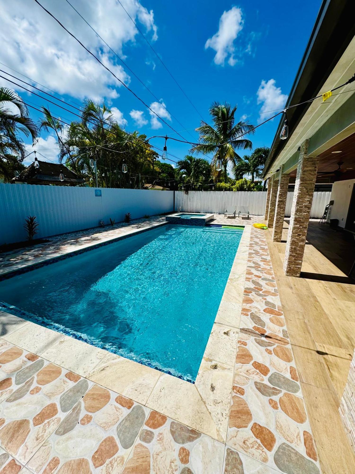 Holiday home Heated Pool Hot Tub *