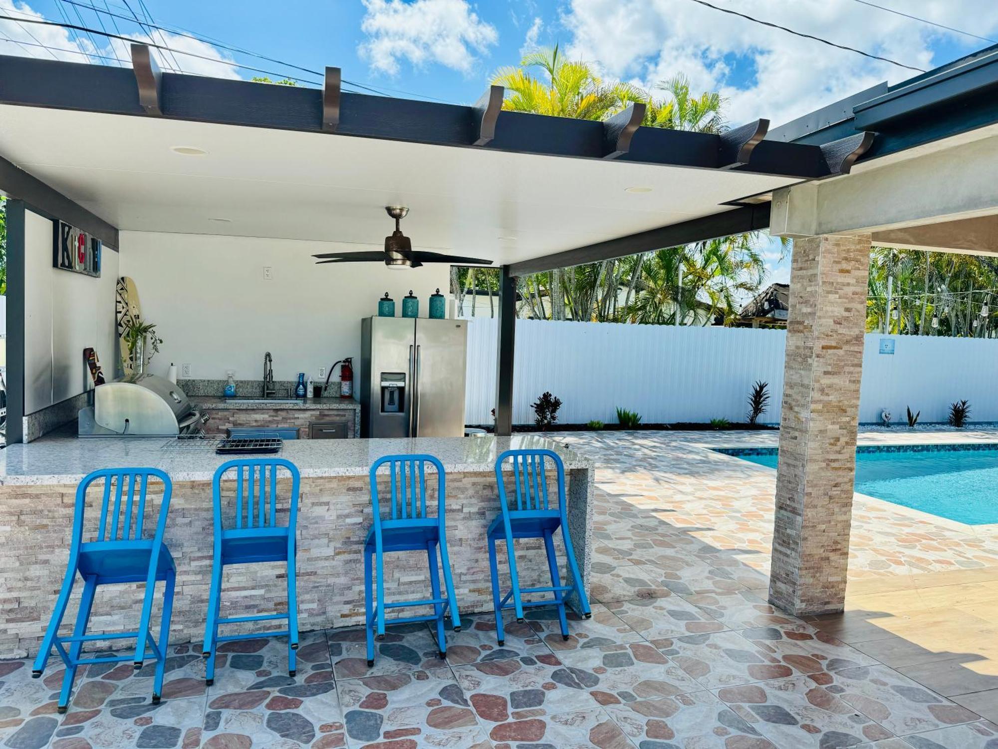 Heated Pool Hot Tub Holiday home *