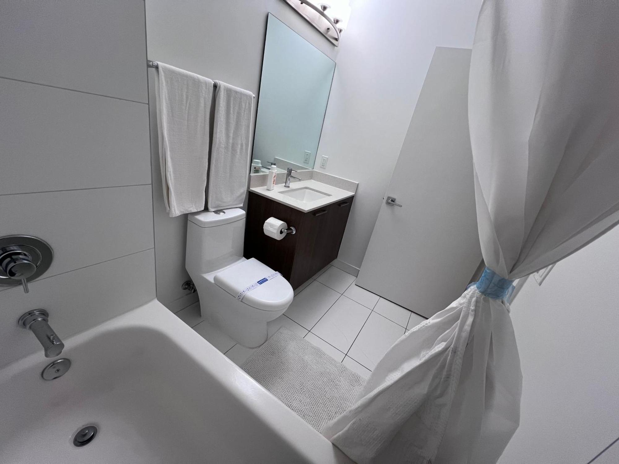 Master Bed In Calle Ocho Privatunterkunft *